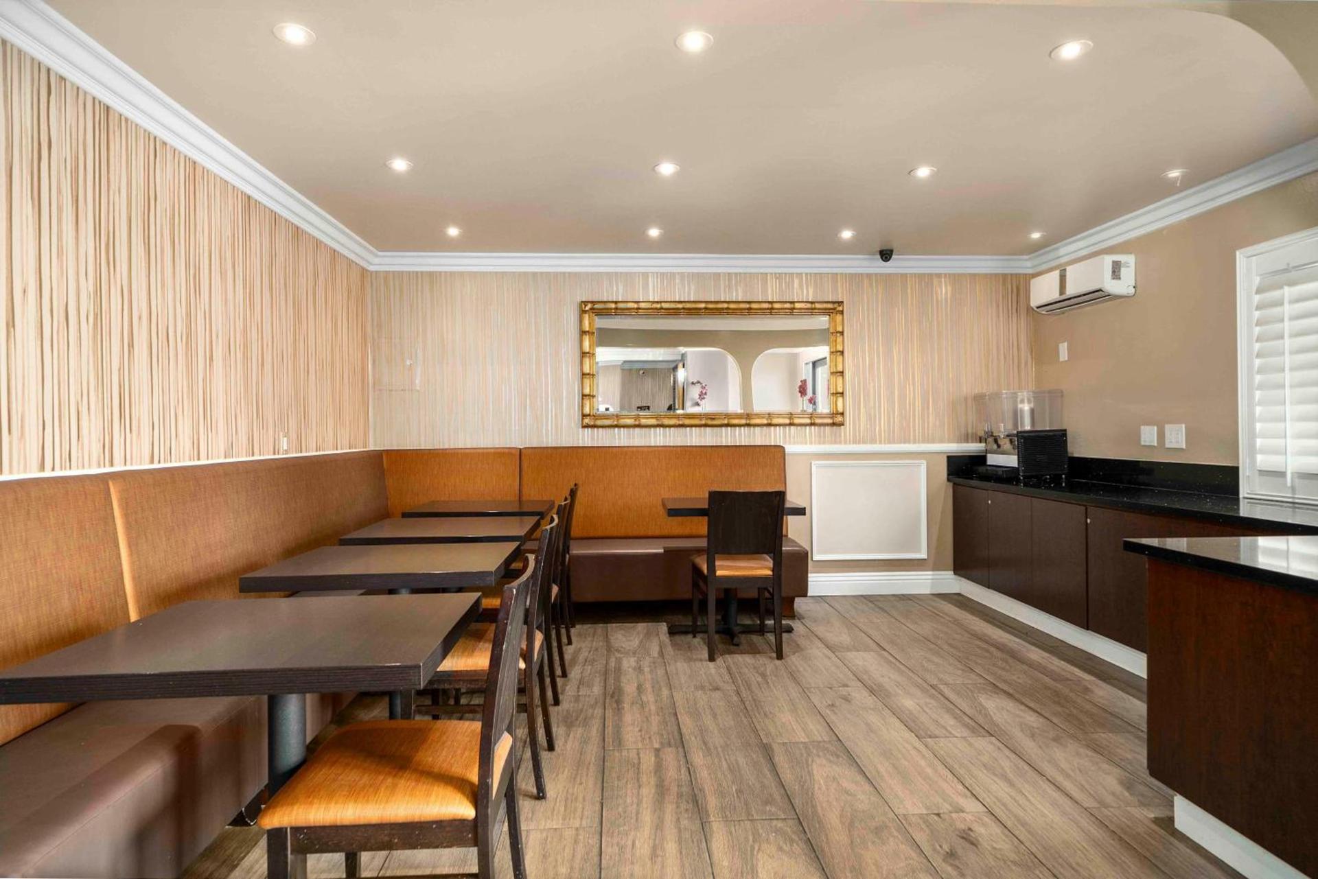 Lemon Tree Hotel and Suites photo 49