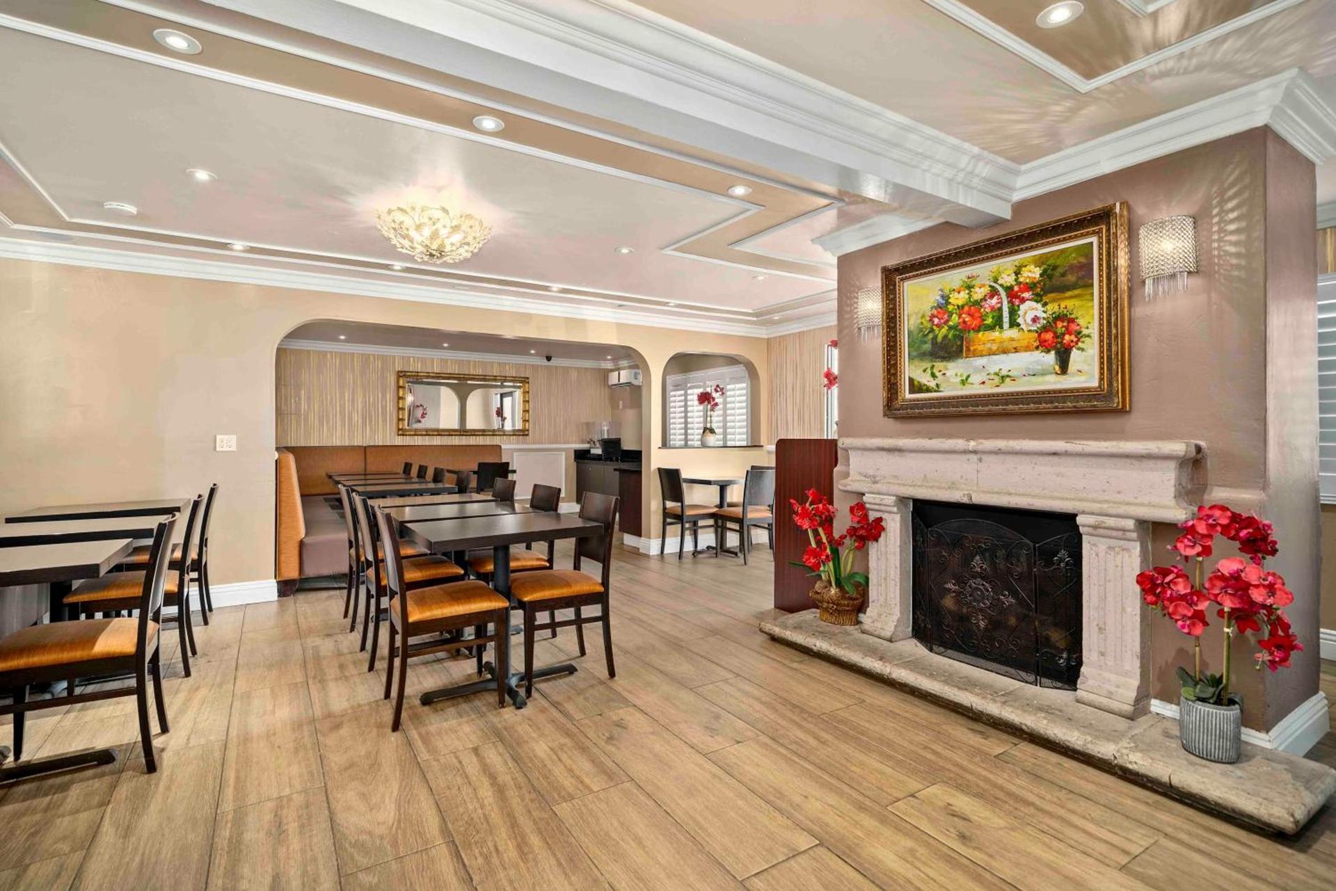 Lemon Tree Hotel and Suites photo 50