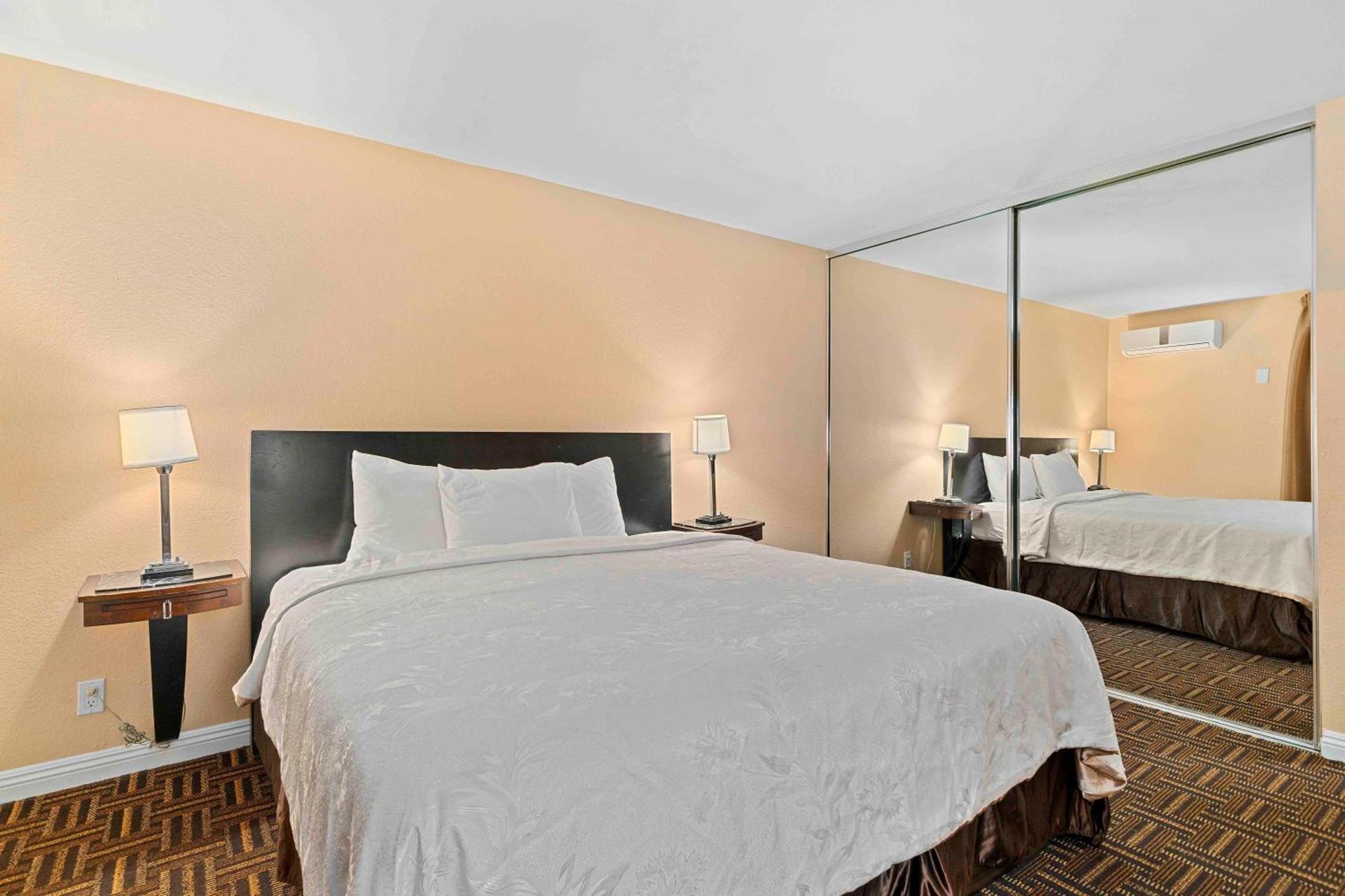 Lemon Tree Hotel and Suites photo 25