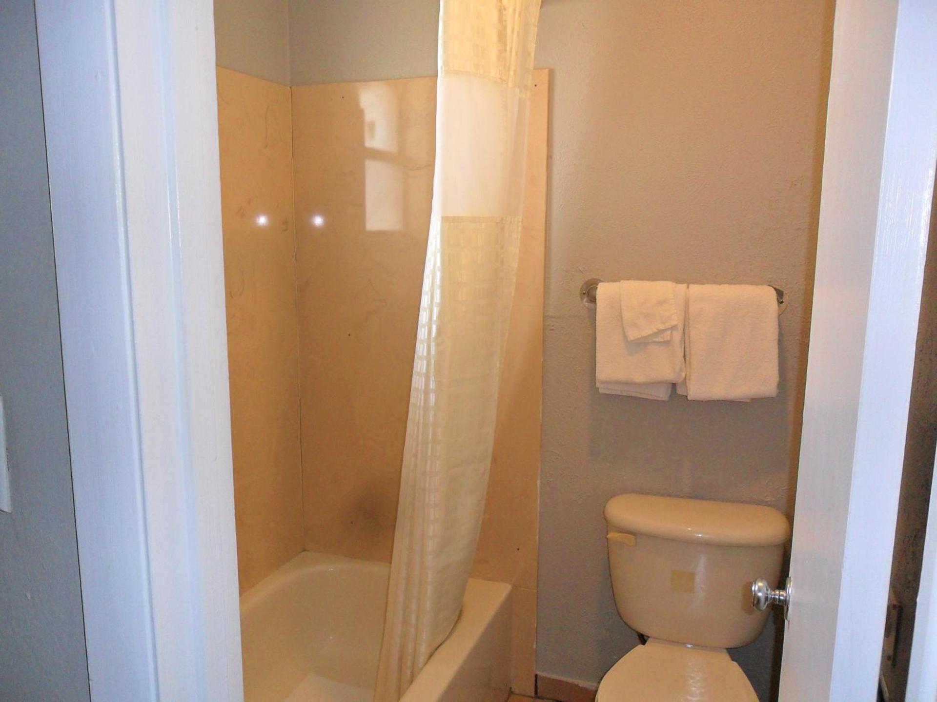 A-OK Motel photo 24