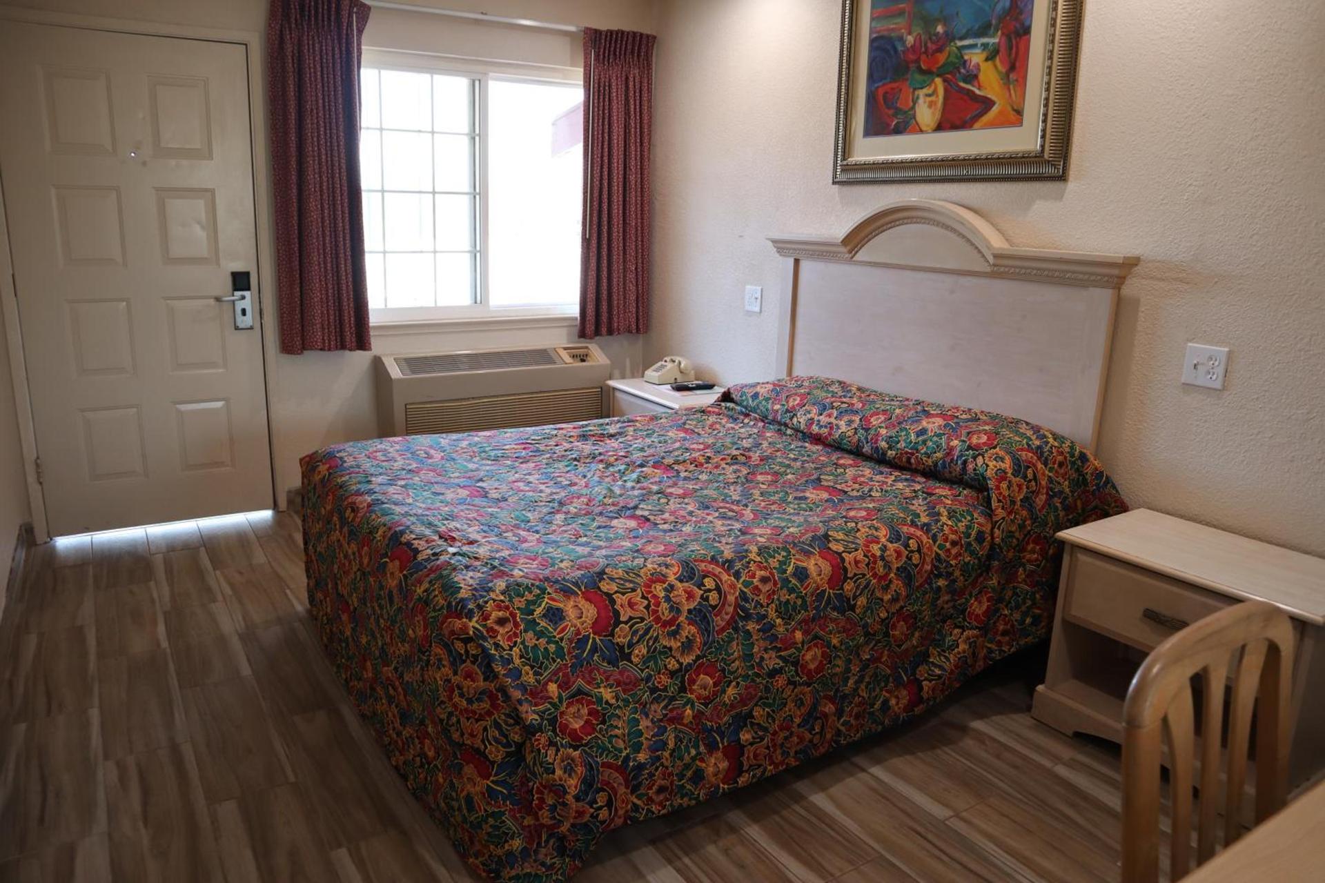 Capri Motel Santa Cruz Beach Boardwalk photo 14