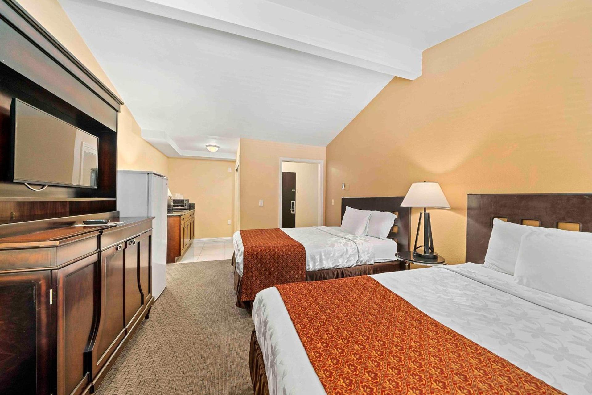 Lemon Tree Hotel and Suites photo 15
