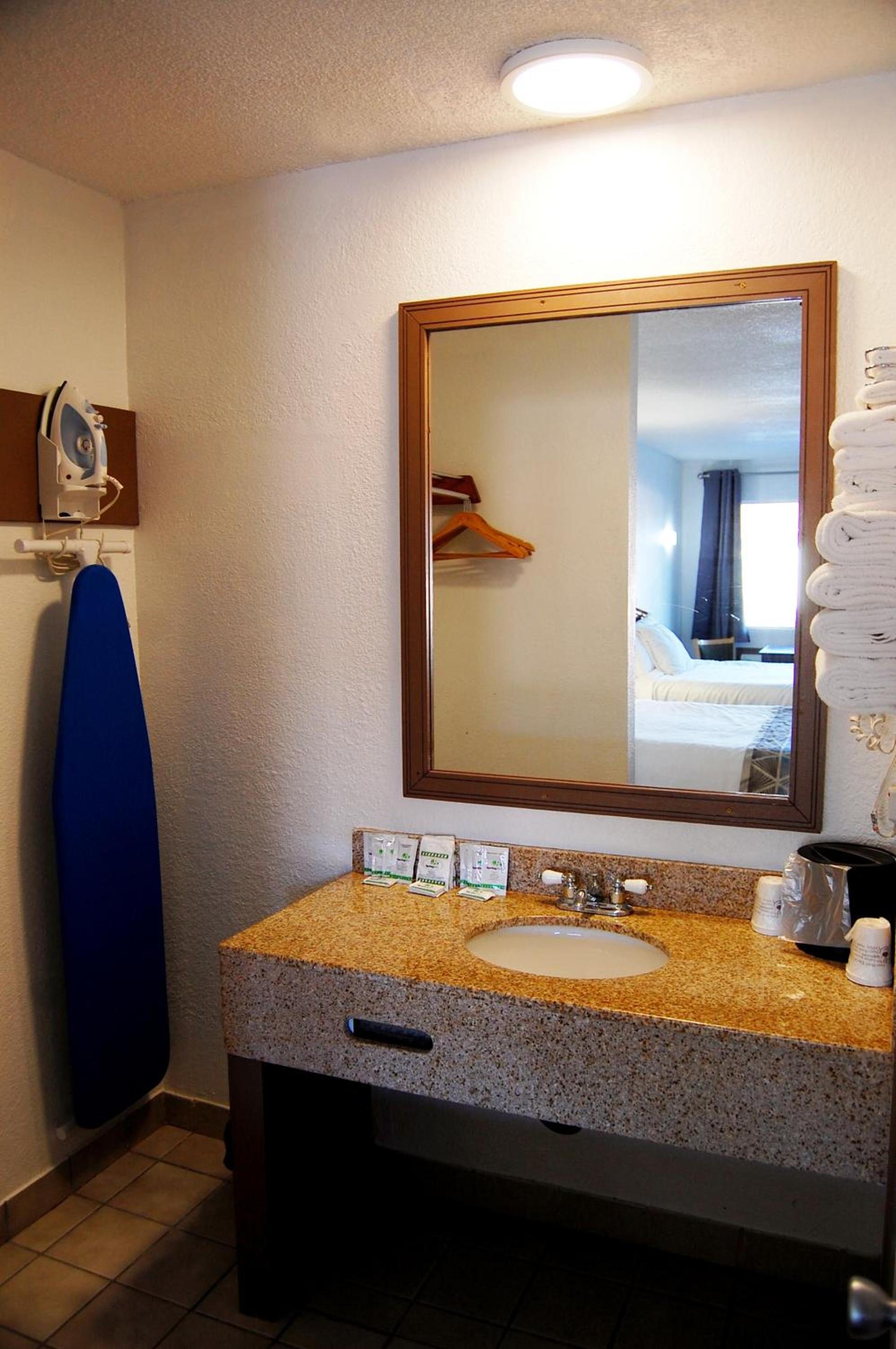 Westward Inn photo 10