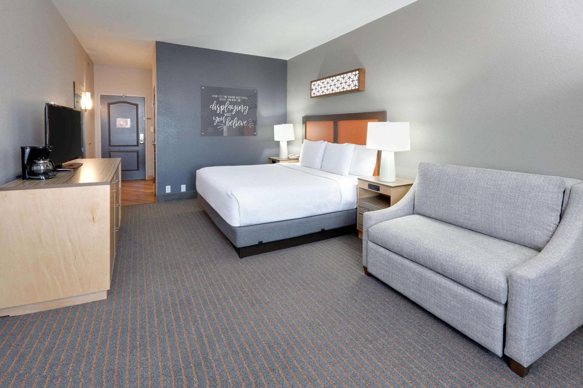 La Quinta by Wyndham Dallas Love Field photo 3