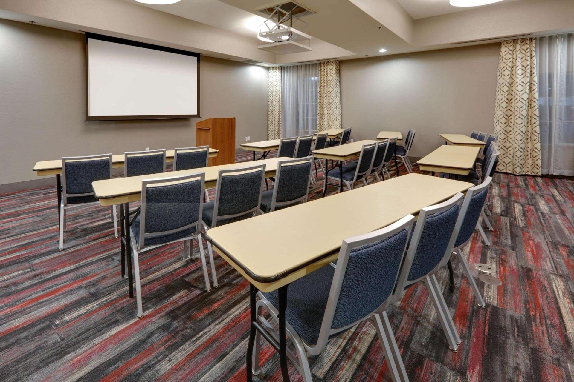 La Quinta by Wyndham Dallas Love Field photo 2