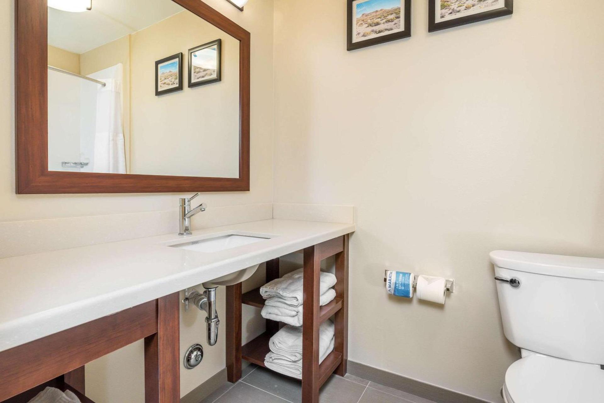 Comfort Inn Tonopah photo 21