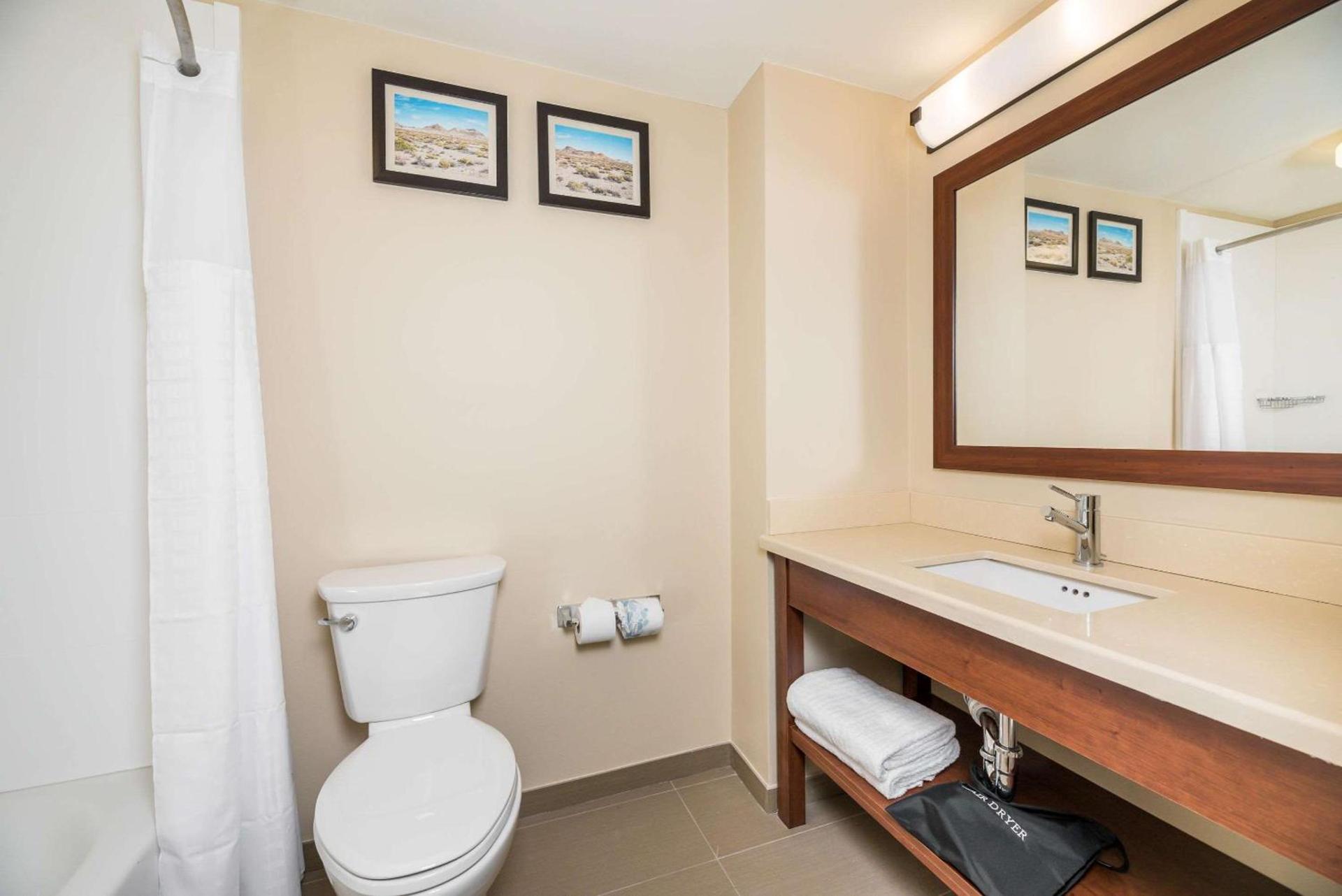 Comfort Inn Tonopah photo 22
