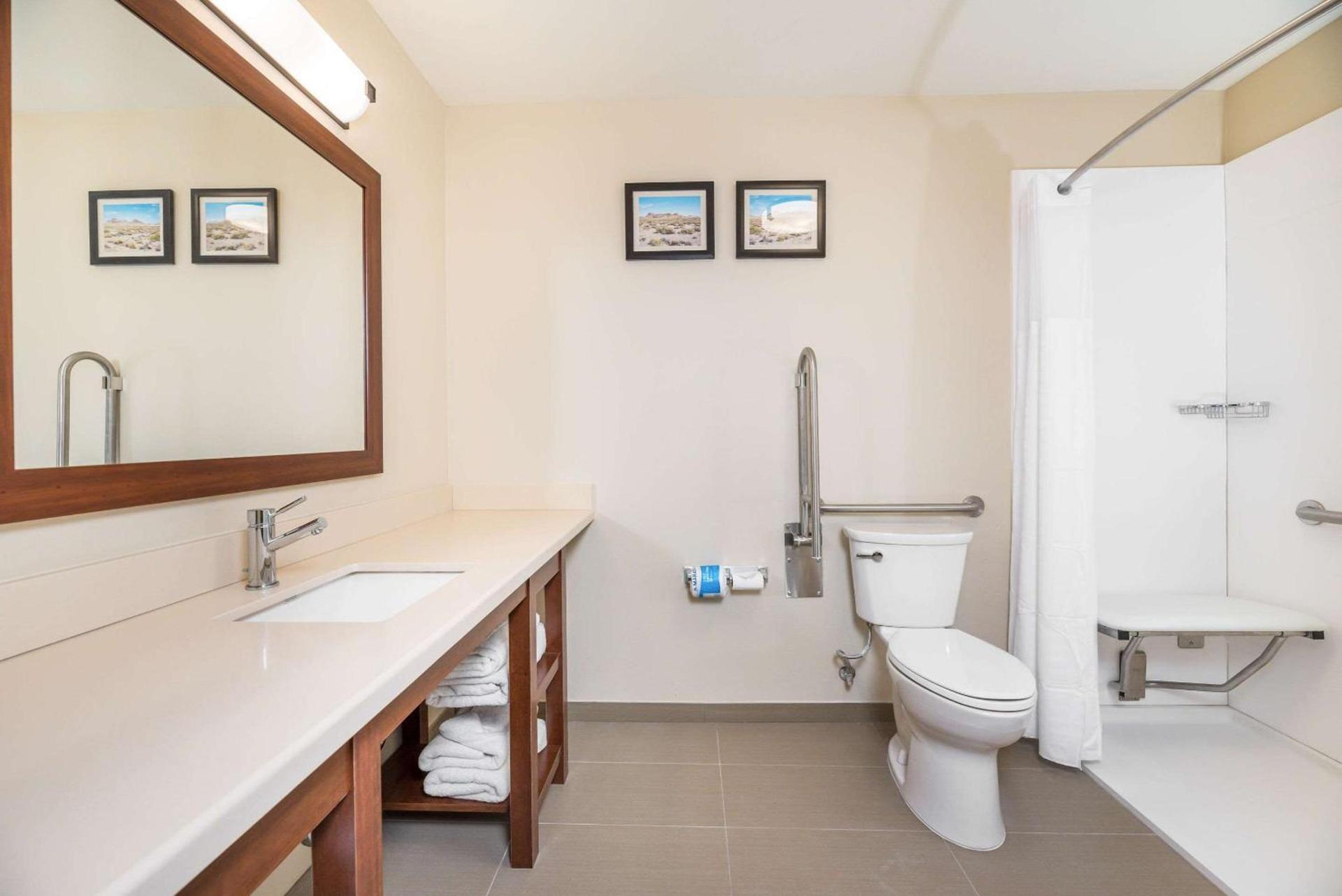 Comfort Inn Tonopah photo 23