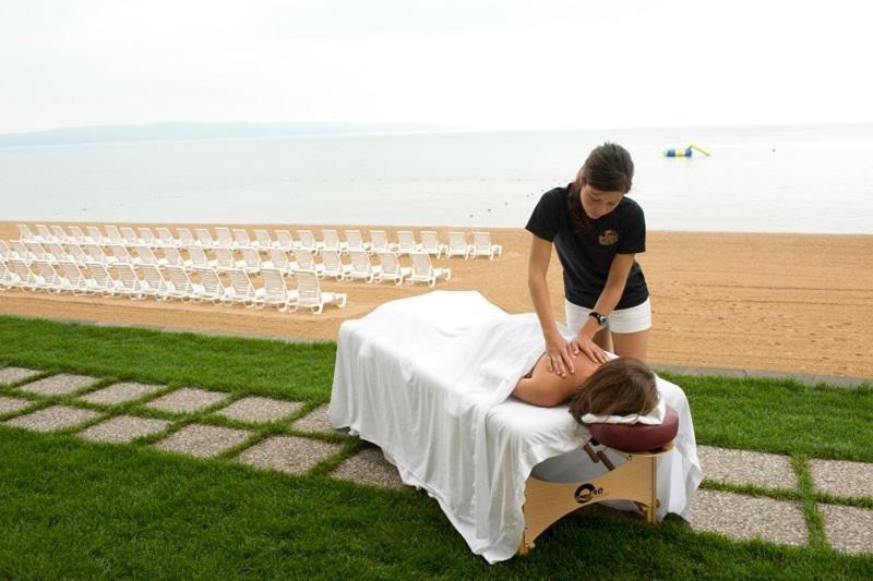 Parkshore Resort photo 7