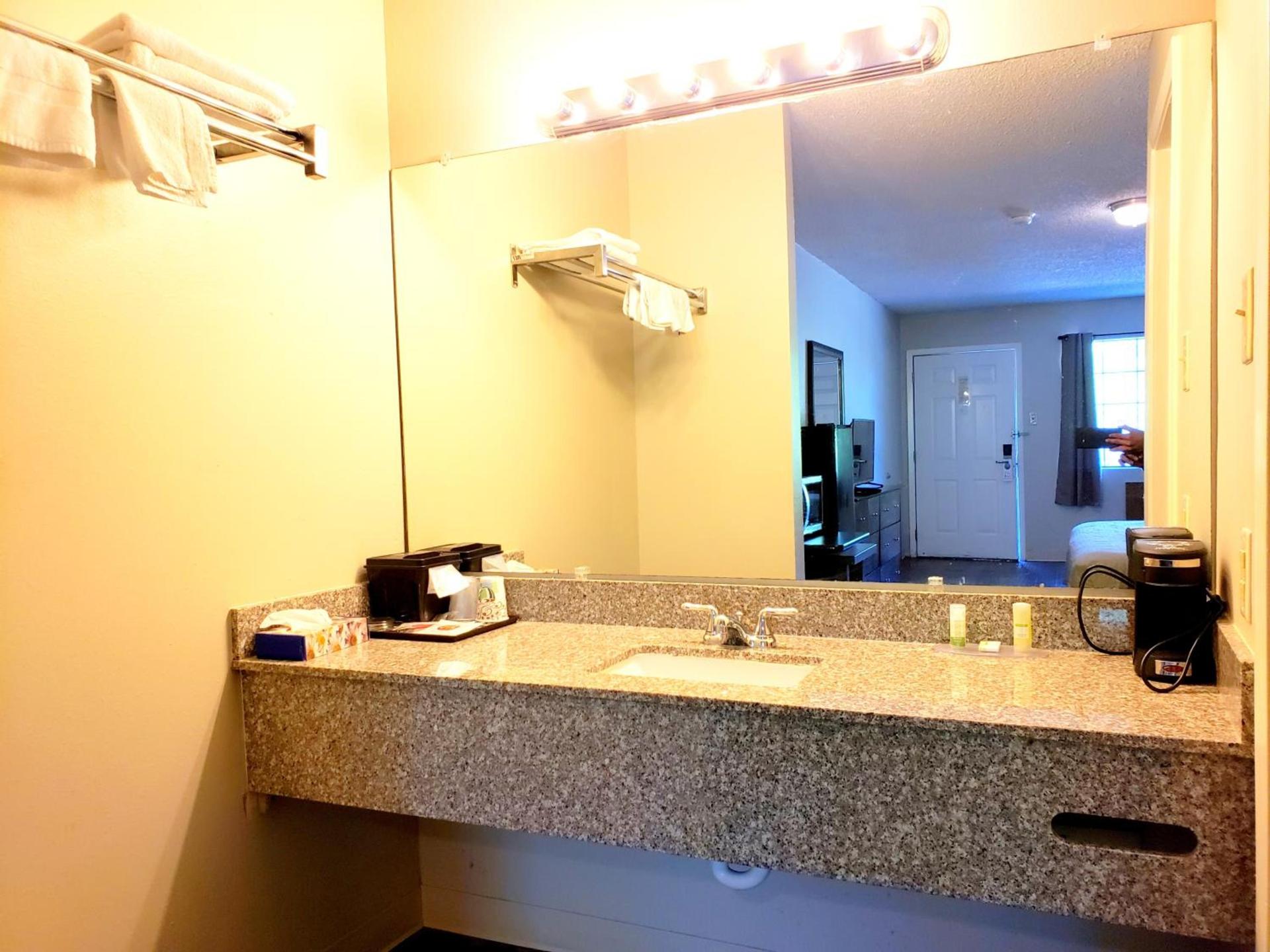 Motel 103 photo 21