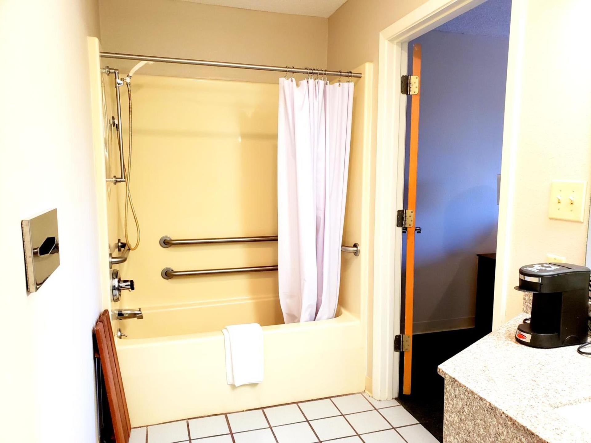 Motel 103 photo 13