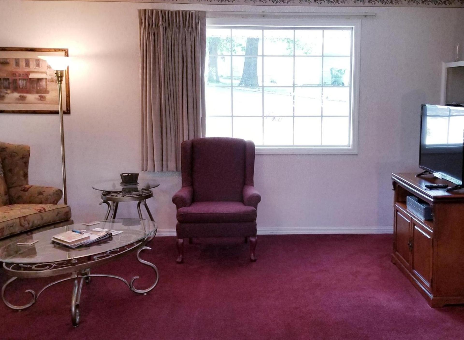 Evening Shade Inn photo 21