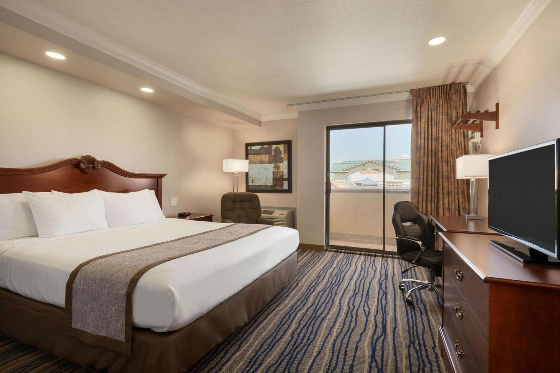 Days Inn by Wyndham Eureka CA photo 19