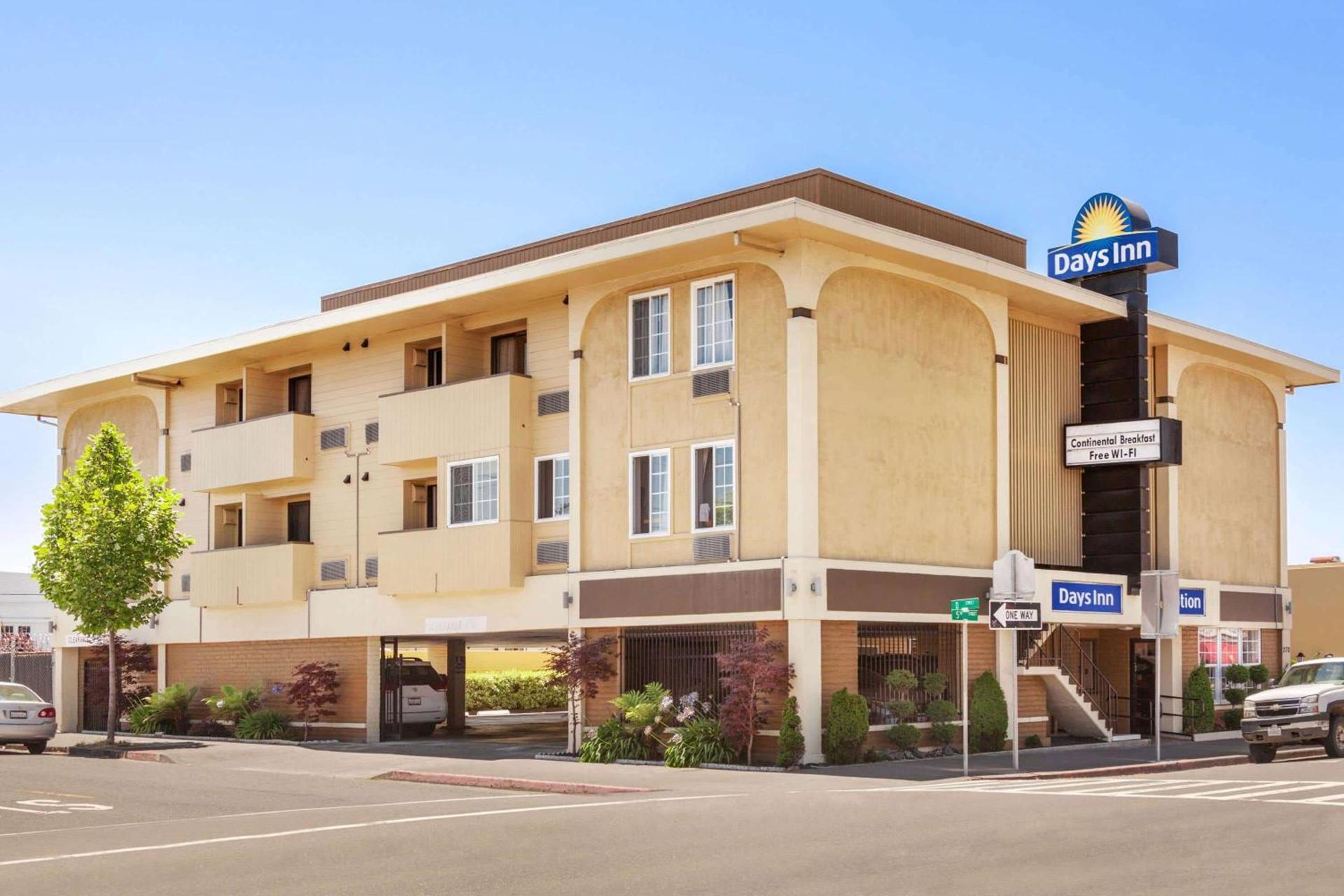 Days Inn by Wyndham Eureka CA photo 3
