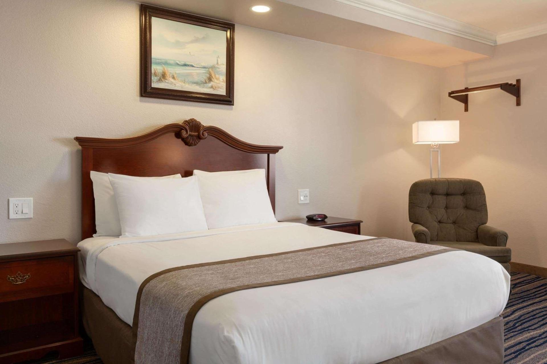 Days Inn by Wyndham Eureka CA photo 7