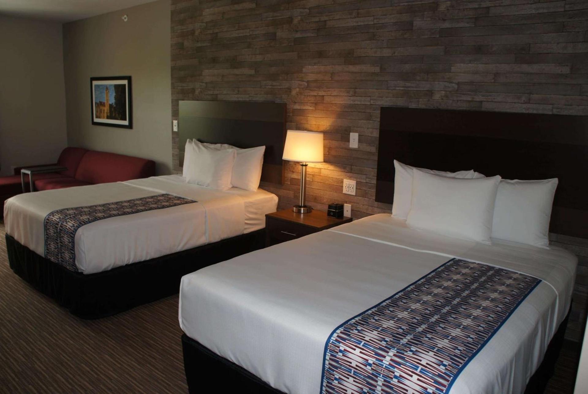 La Quinta Inn and Suites by Wyndham Bloomington photo 27