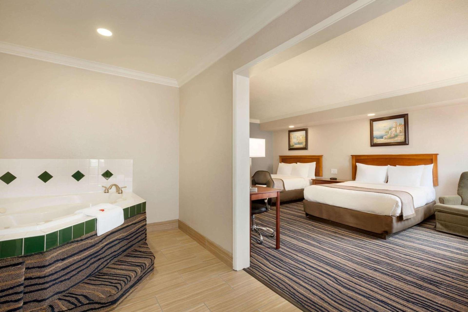 Days Inn by Wyndham Eureka CA photo 16