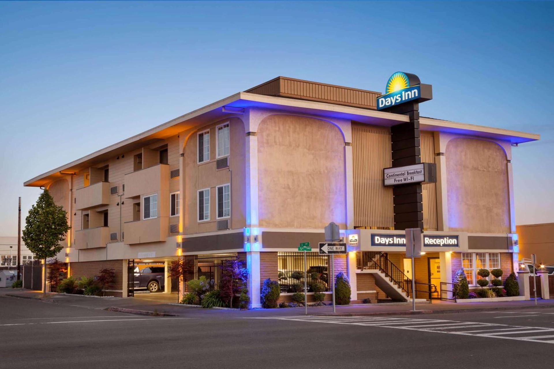 Days Inn by Wyndham Eureka CA photo 2