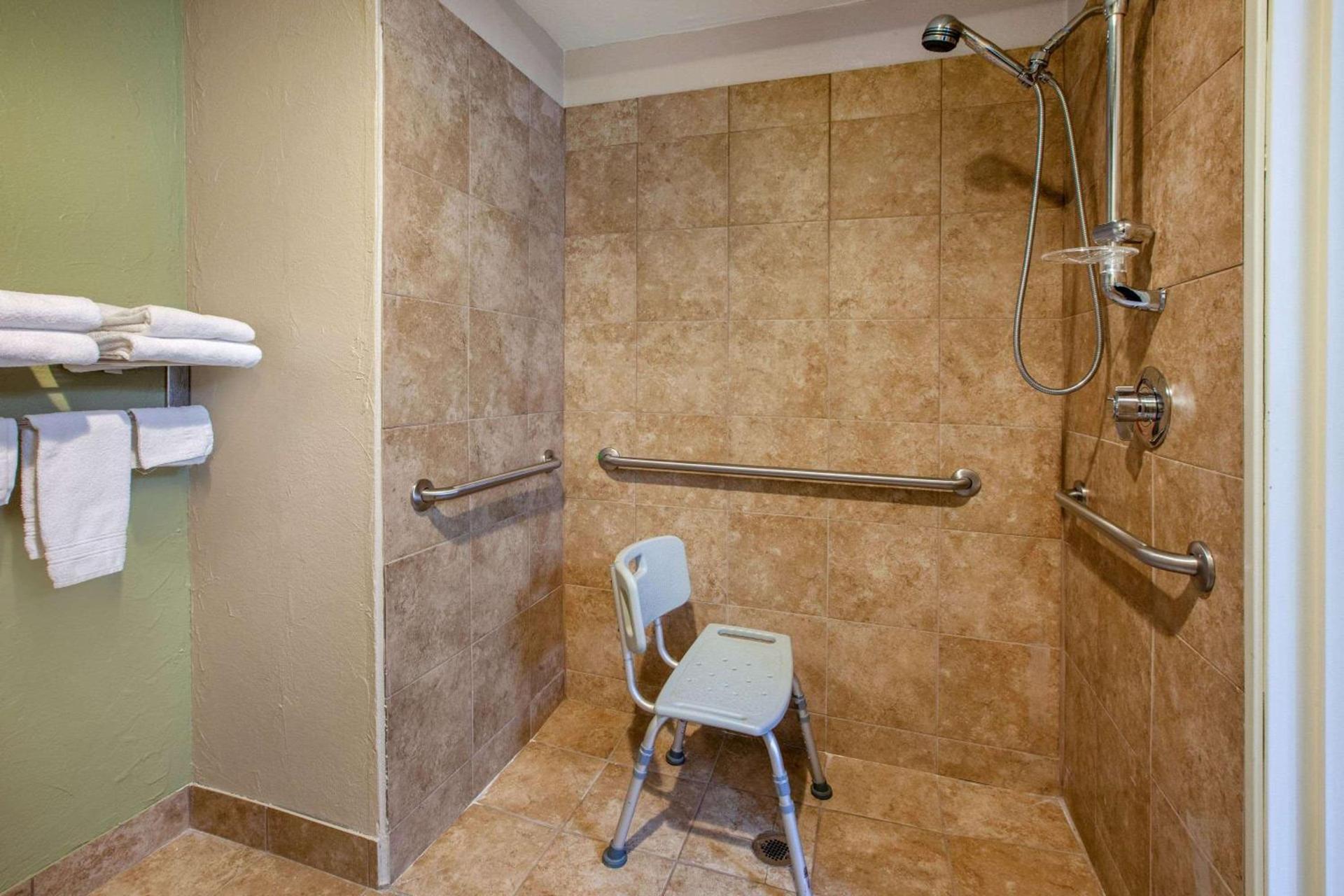 Baymont by Wyndham Grand Rapids Airport photo 22