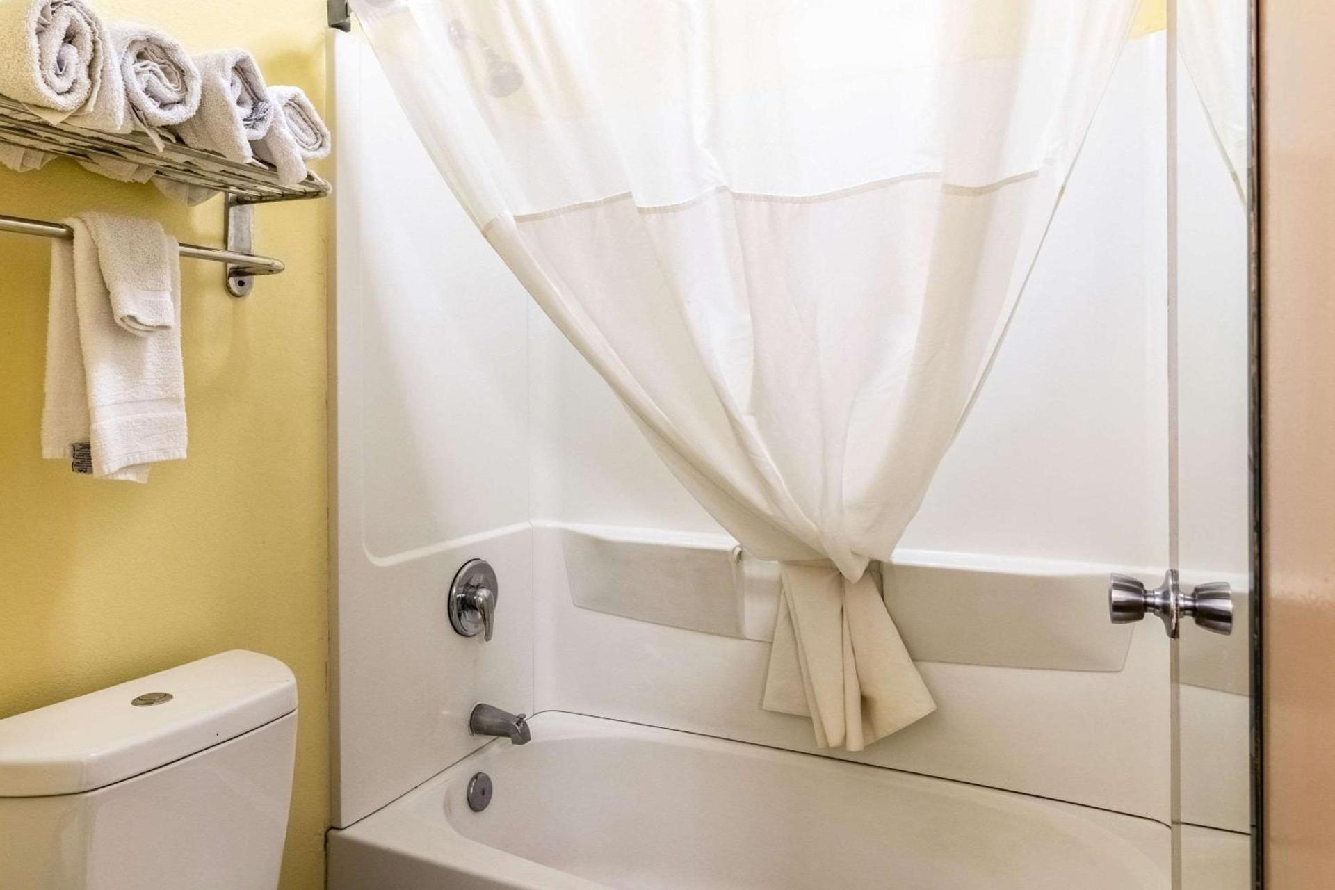 Quality Inn Franklin - Cool Springs Area photo 19