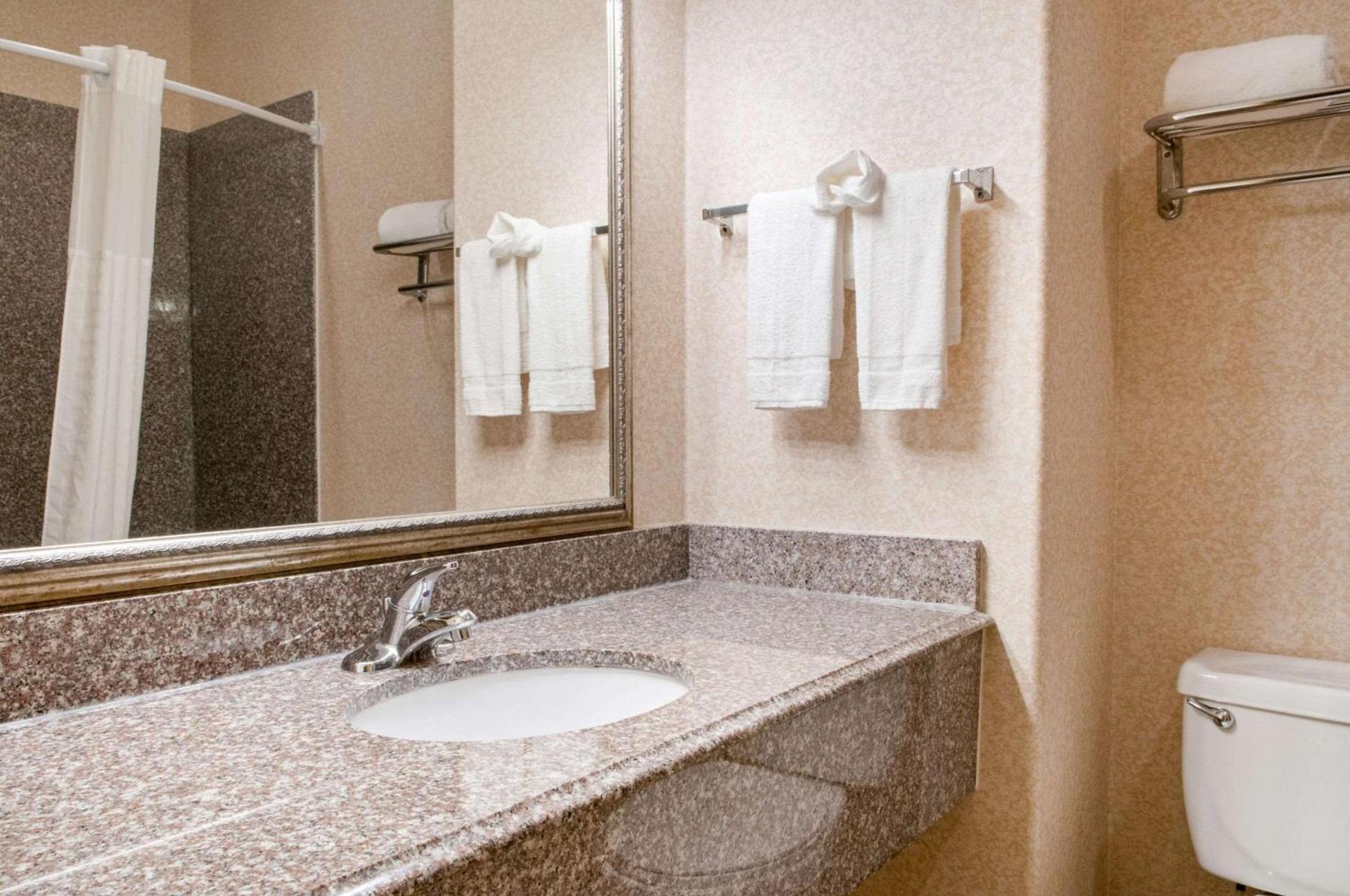 Quality Inn & Suites Houma photo 29