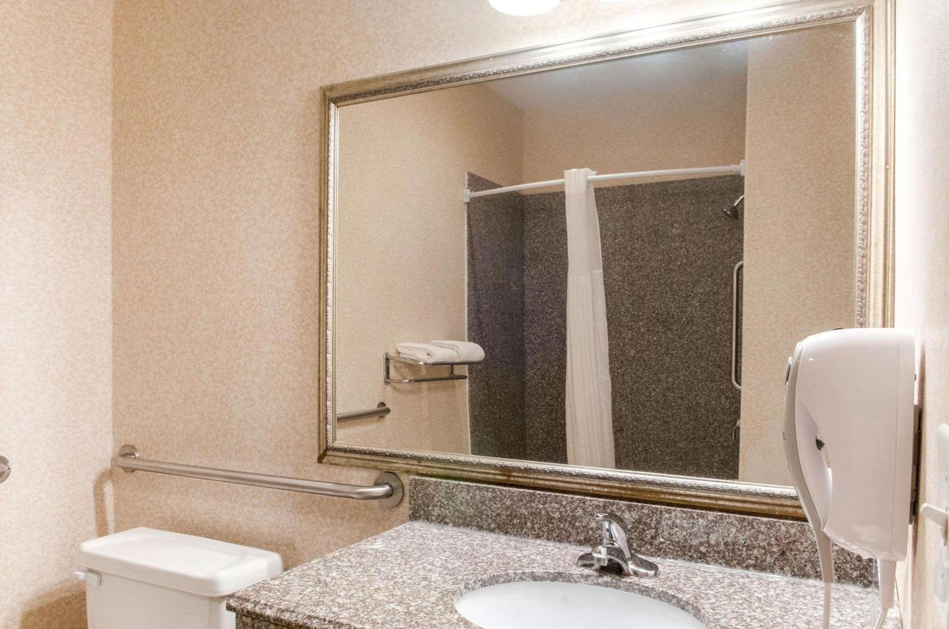 Quality Inn & Suites Houma photo 25