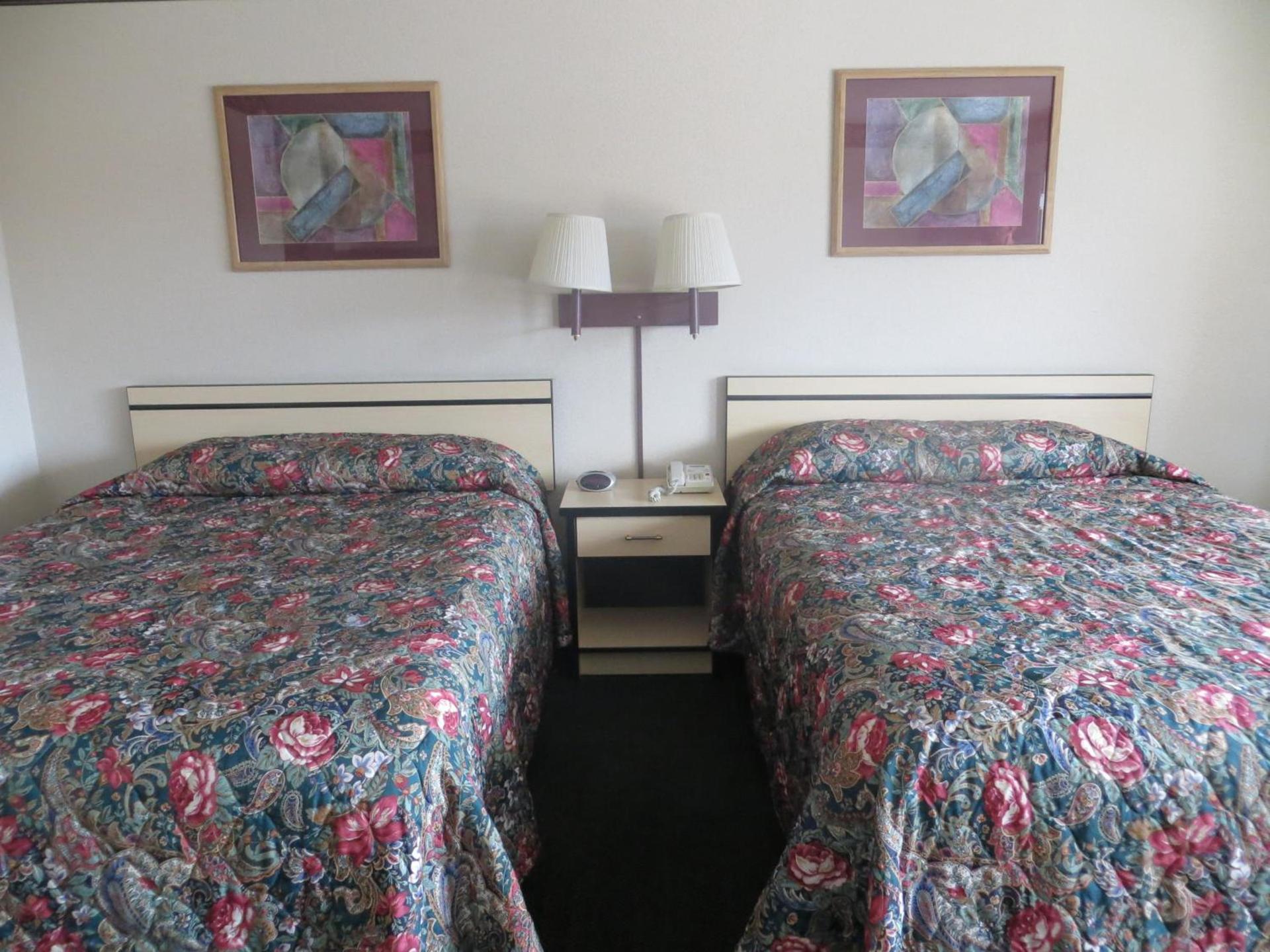 TravelStar Inn & Suites photo 11