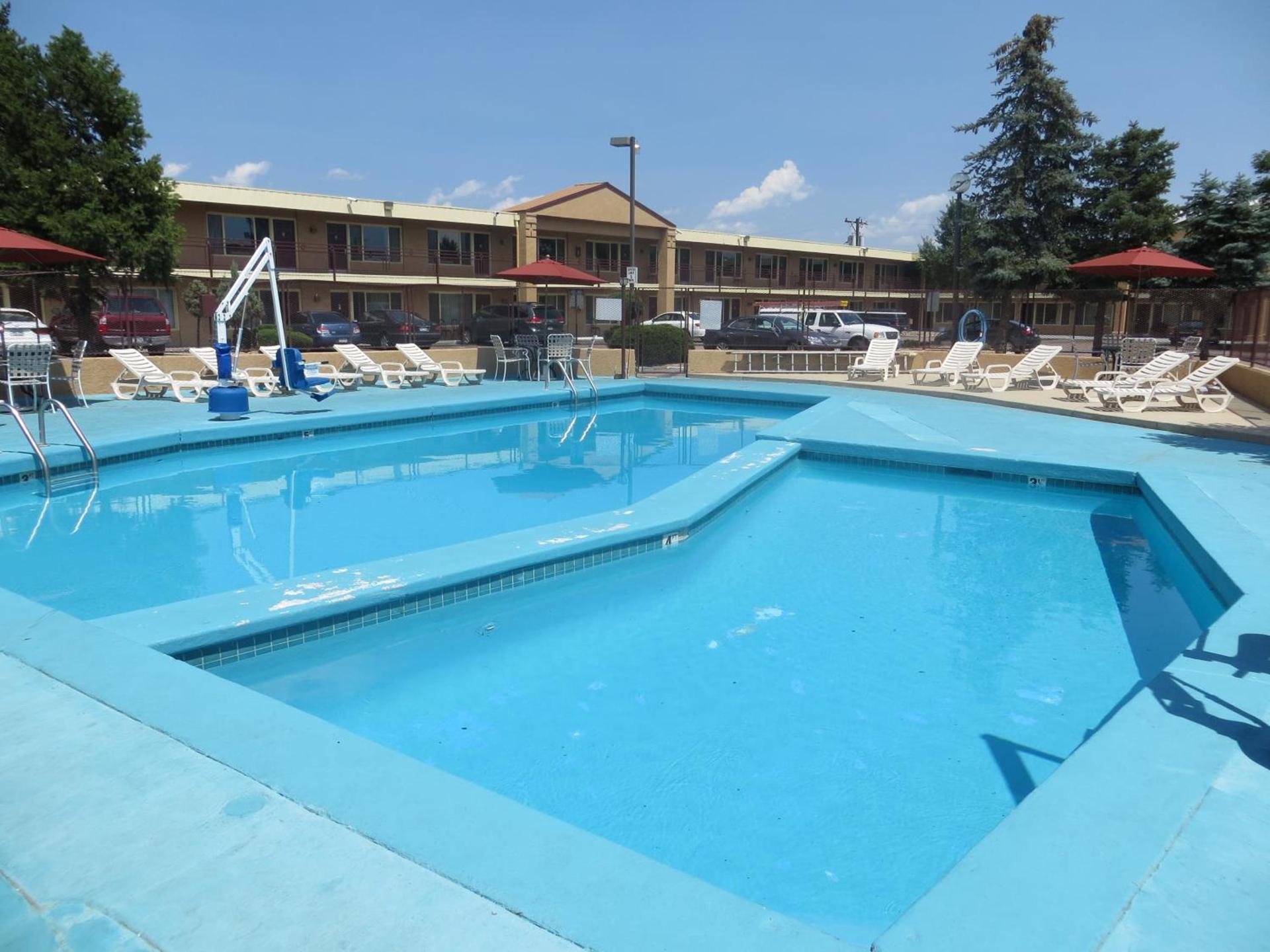 TravelStar Inn & Suites photo 2