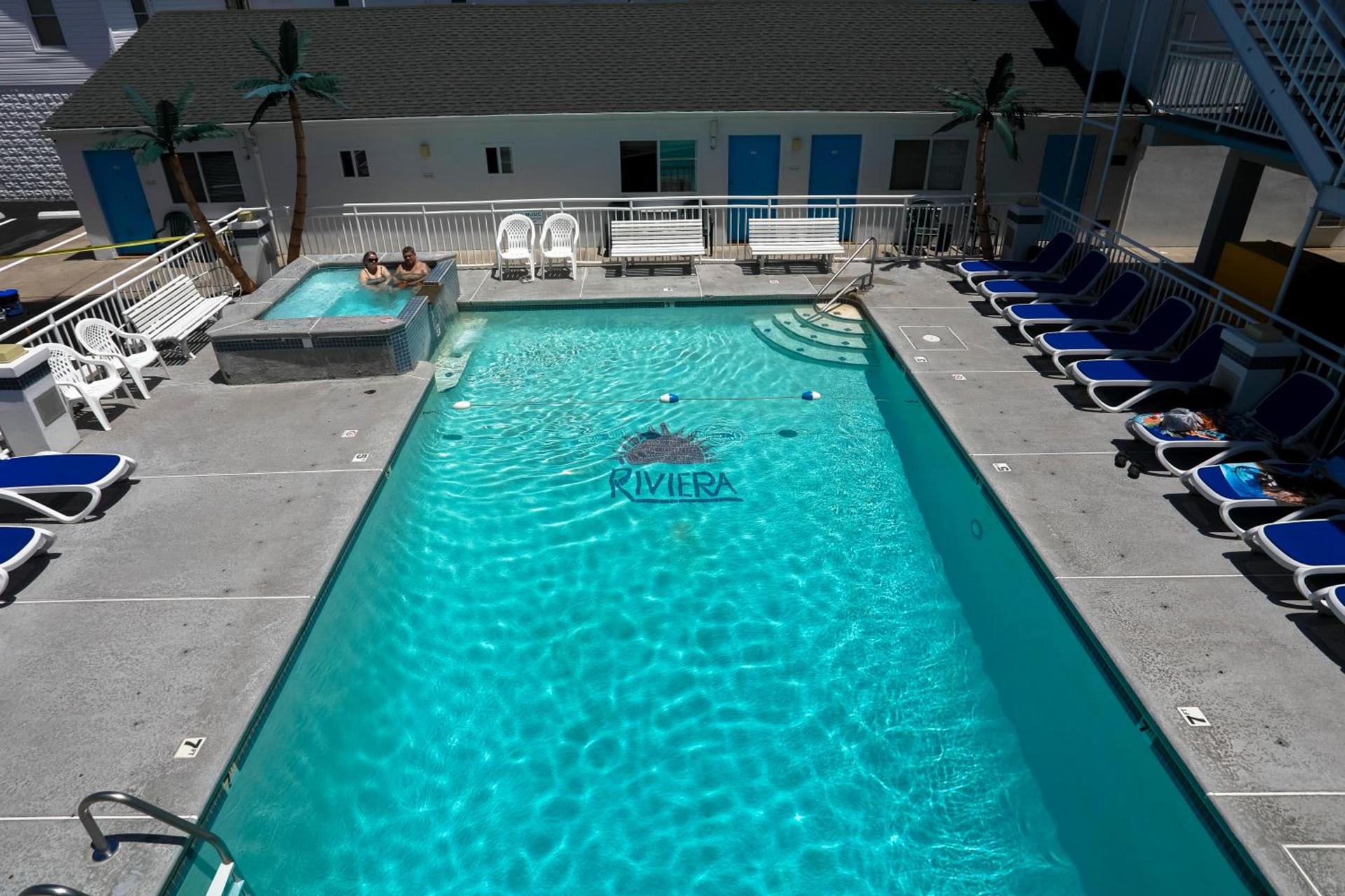 Riviera Resort & Suites photo 3