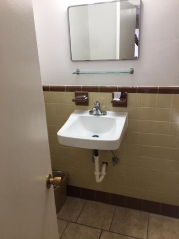 Hilltop Inn photo 12