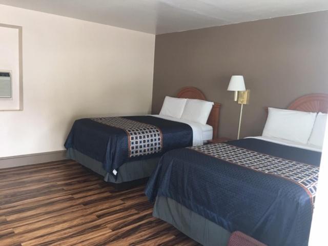 Hilltop Inn photo 9