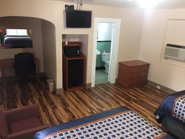 Hilltop Inn photo 15