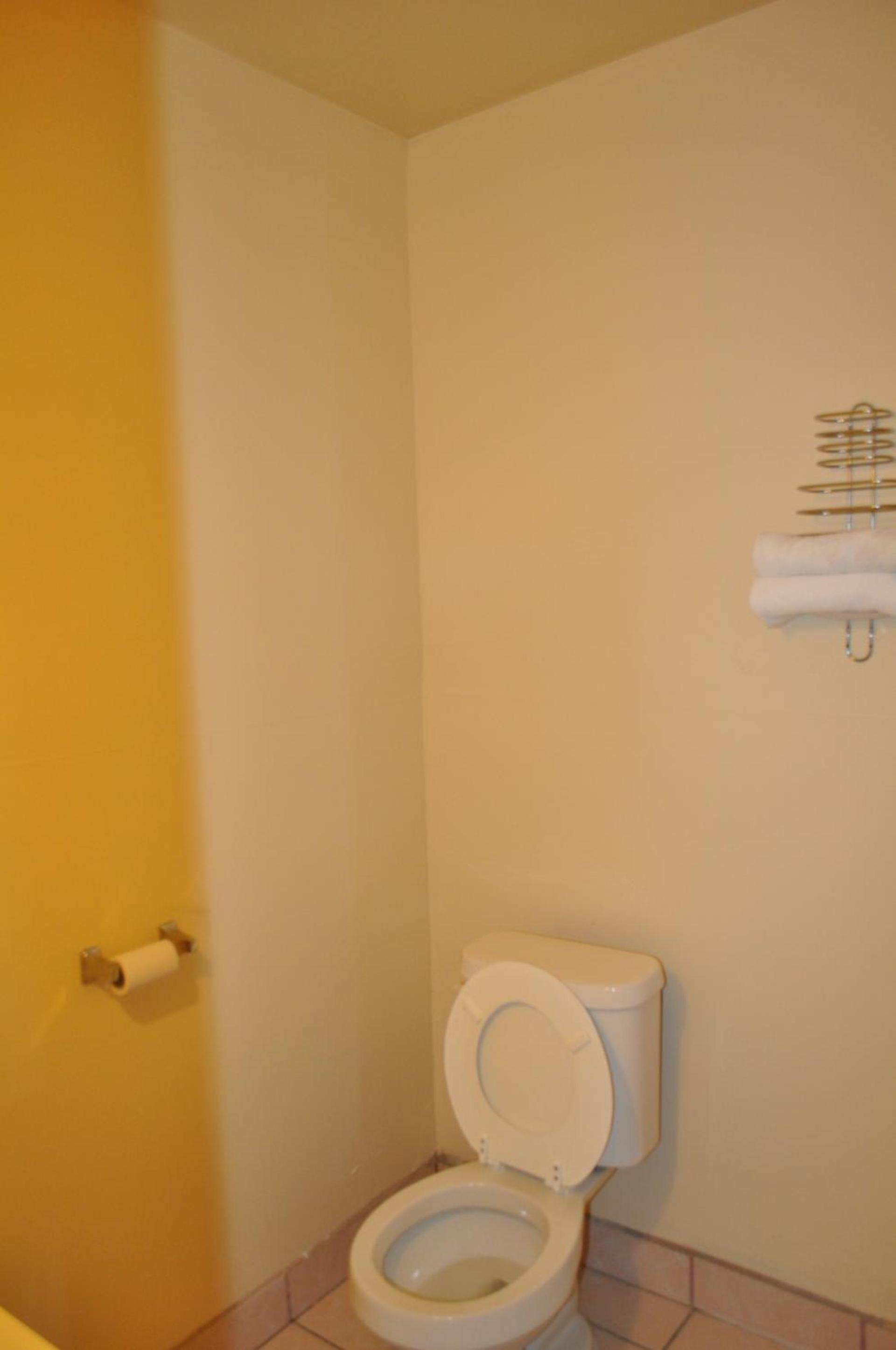 California Suites Motel photo 3