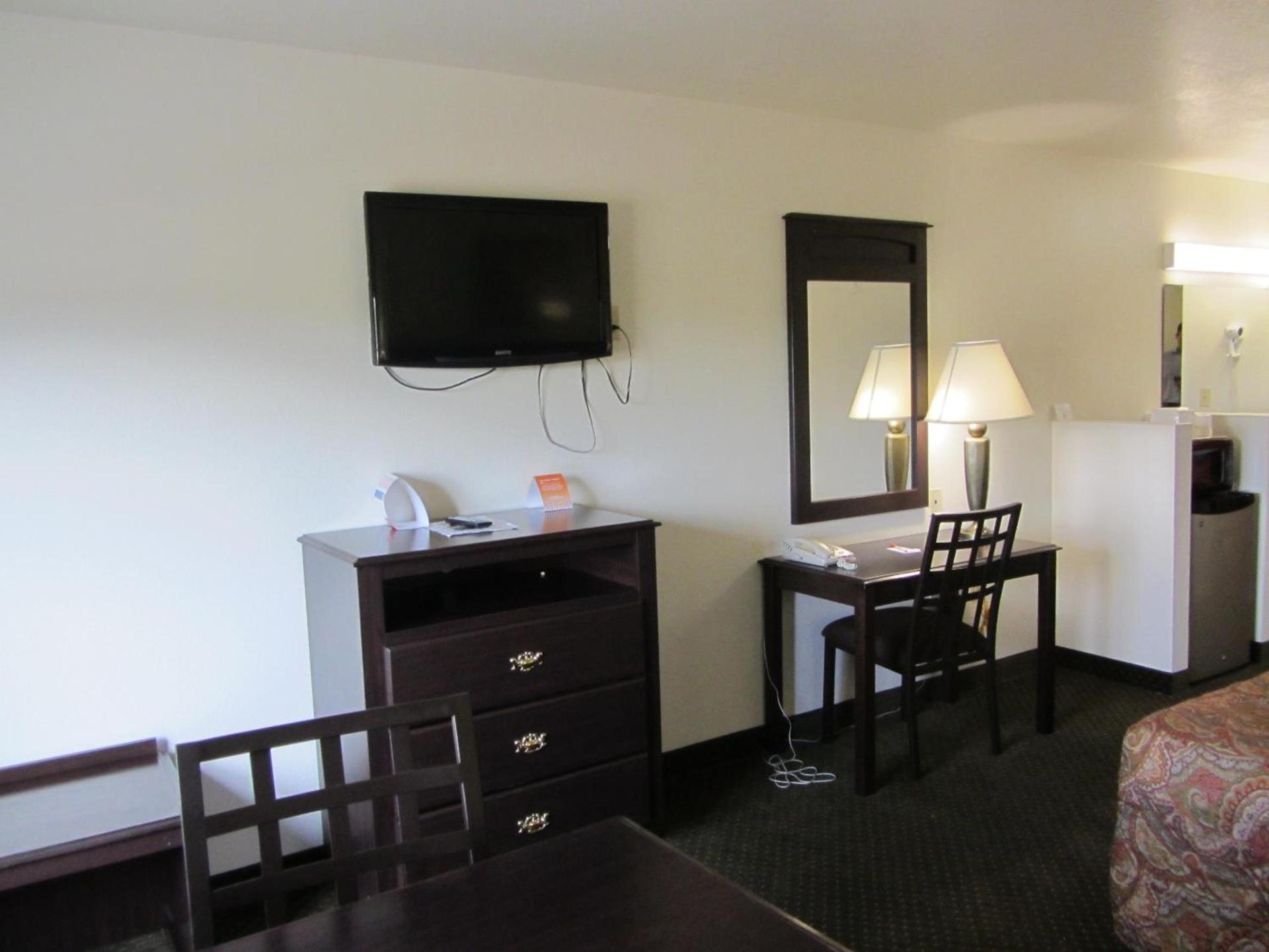 Howard Johnson by Wyndham Lubbock TX photo 5