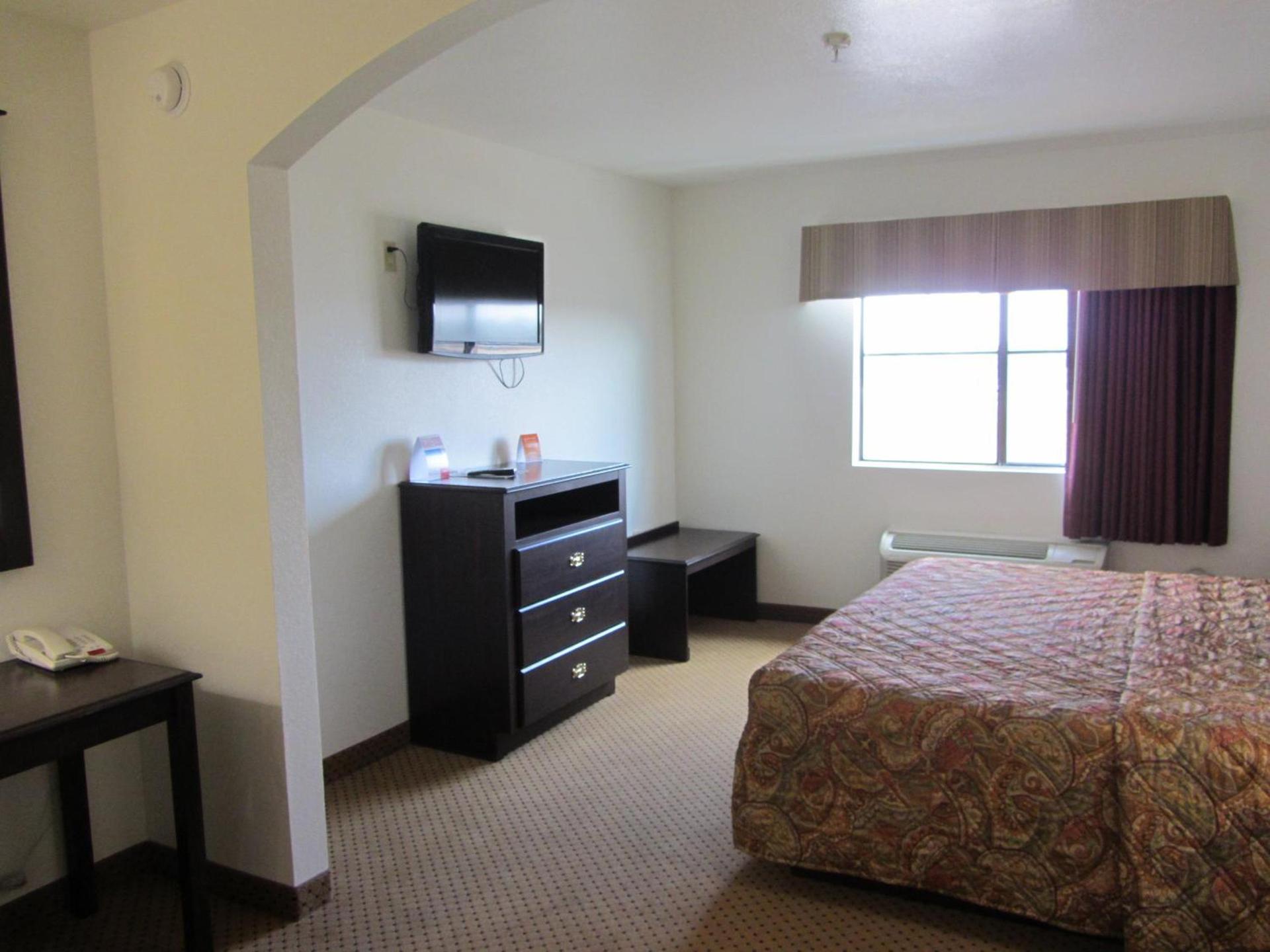 Howard Johnson by Wyndham Lubbock TX photo 15