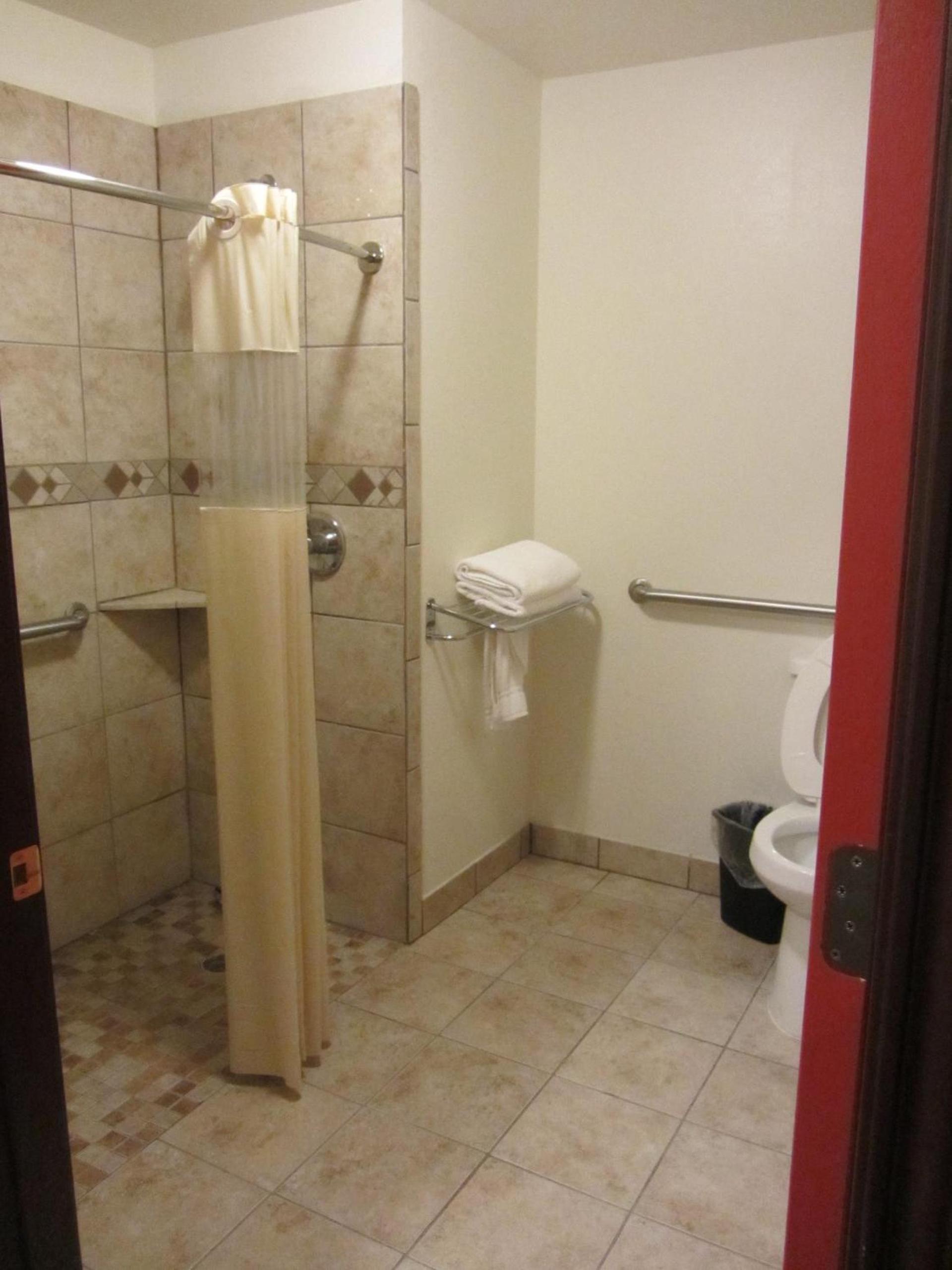 Howard Johnson by Wyndham Lubbock TX photo 14