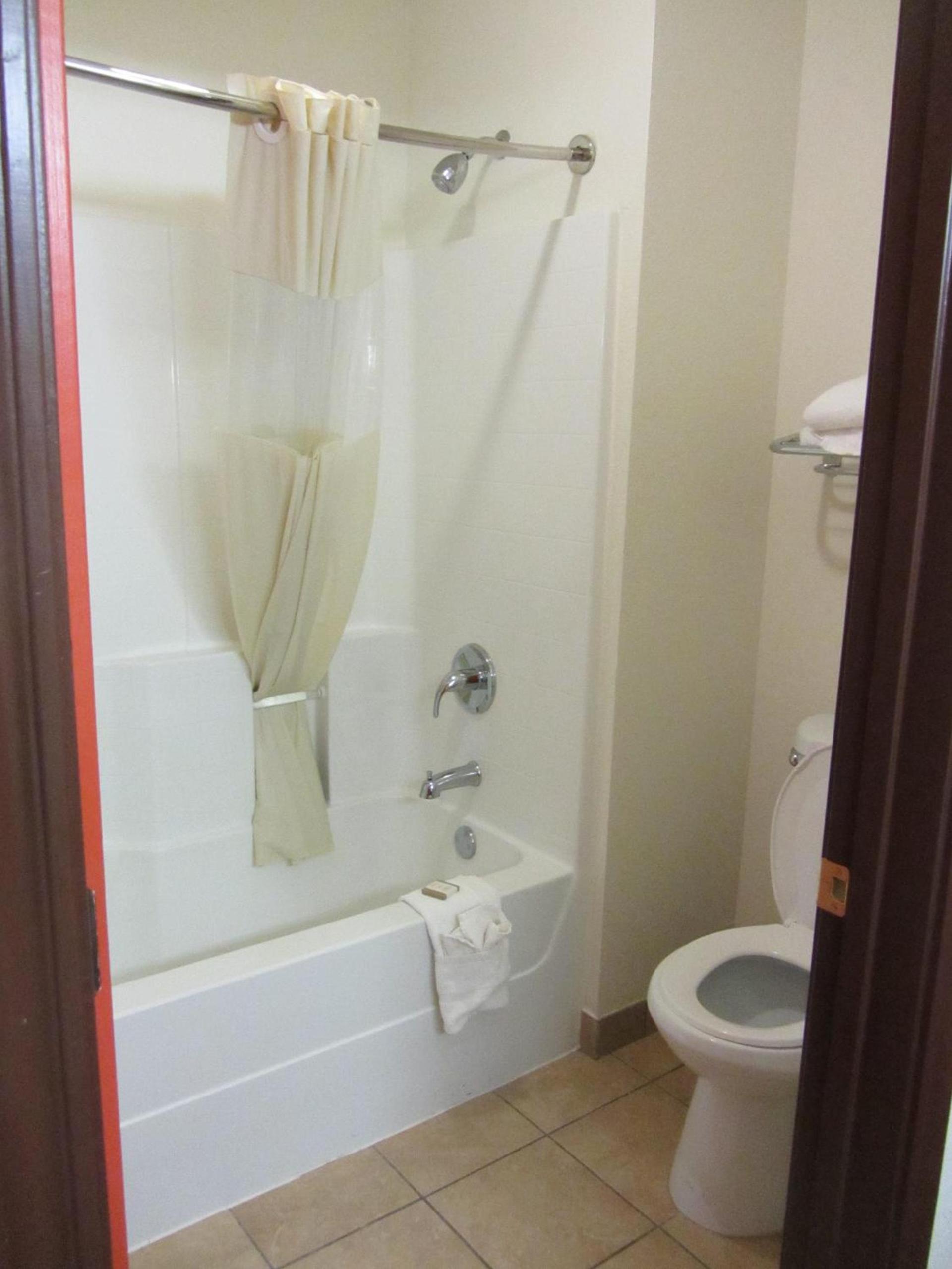 Howard Johnson by Wyndham Lubbock TX photo 16
