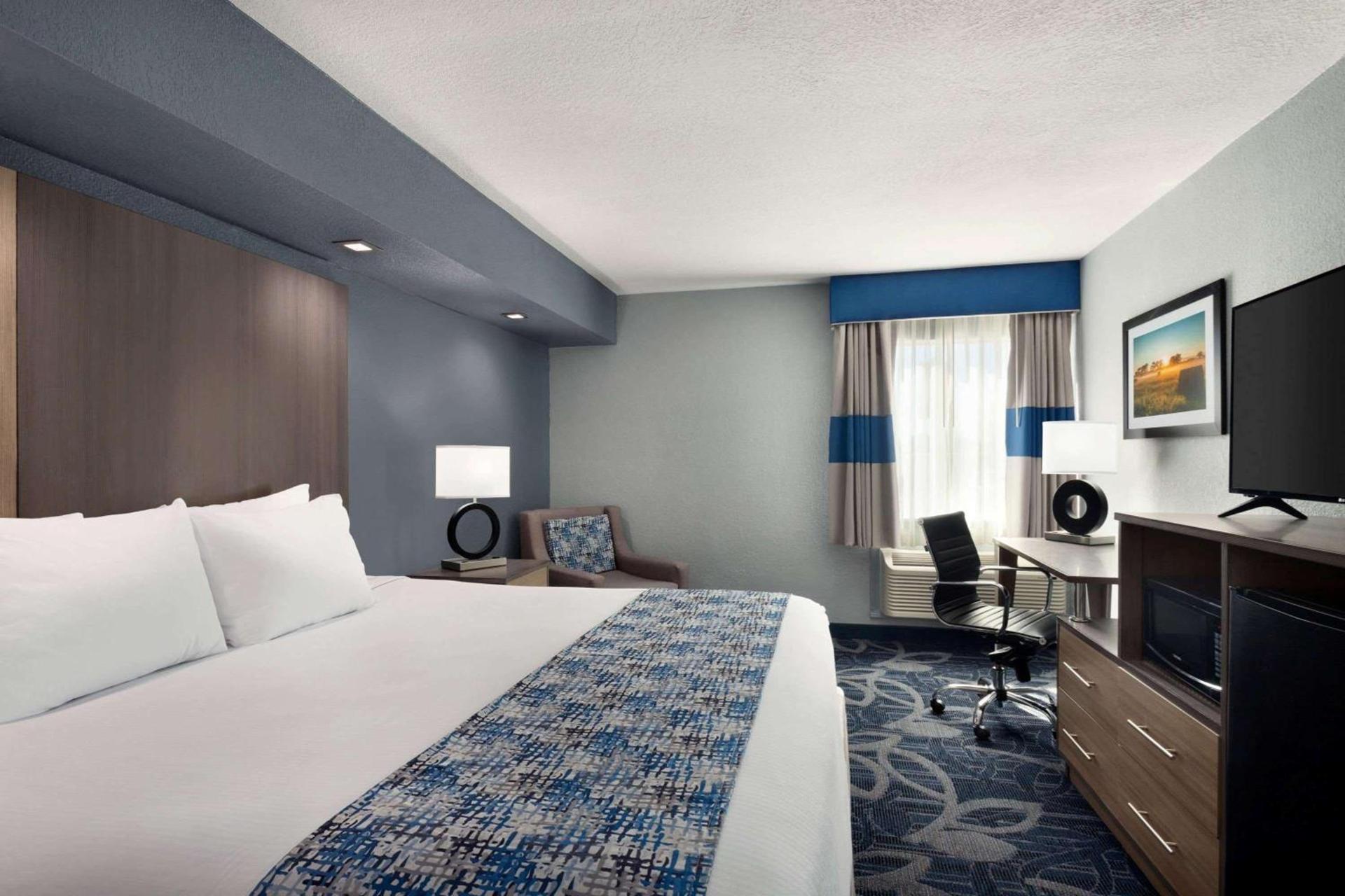 Quality Inn Shawnee North I-40 photo 24
