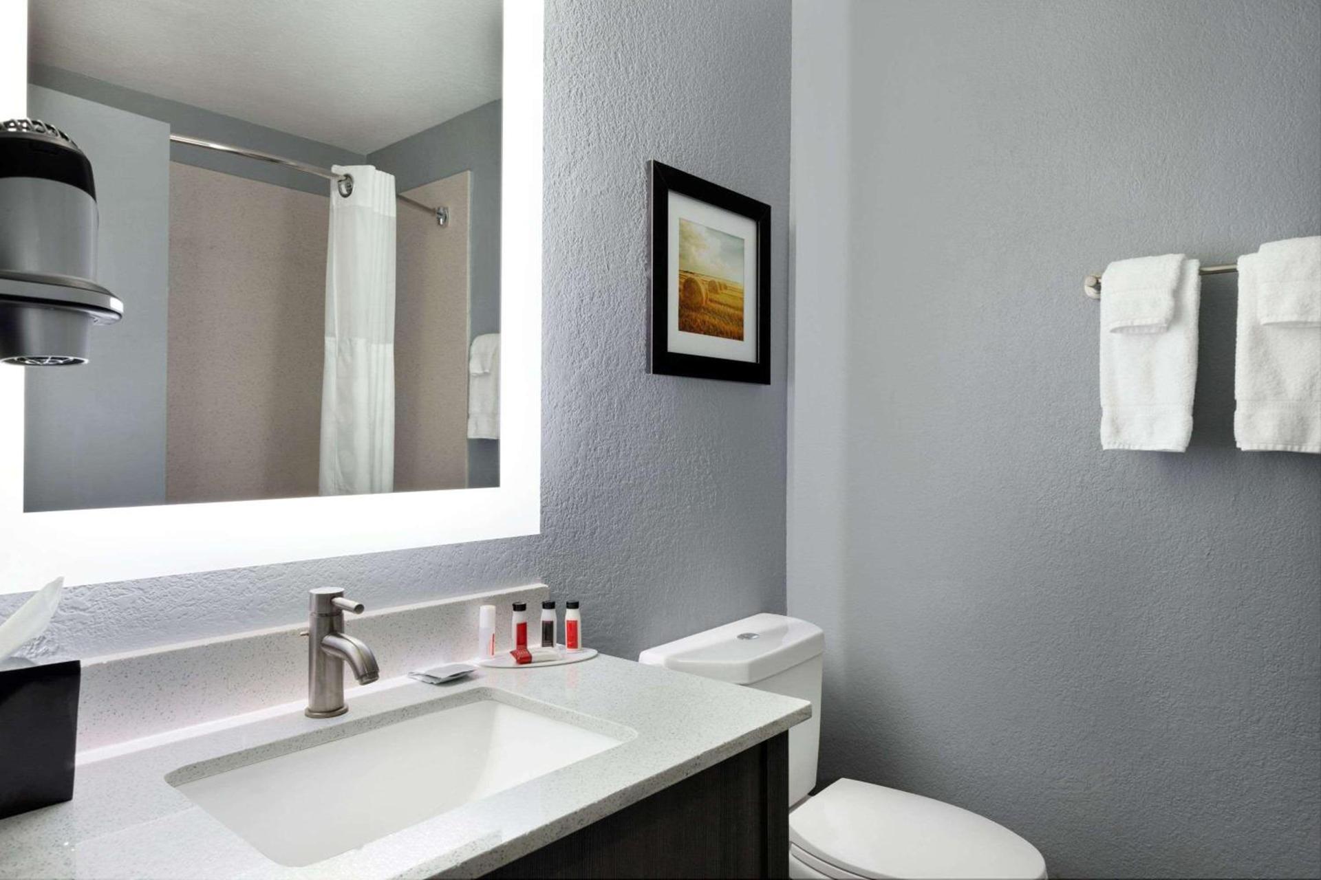 Quality Inn Shawnee North I-40 photo 25