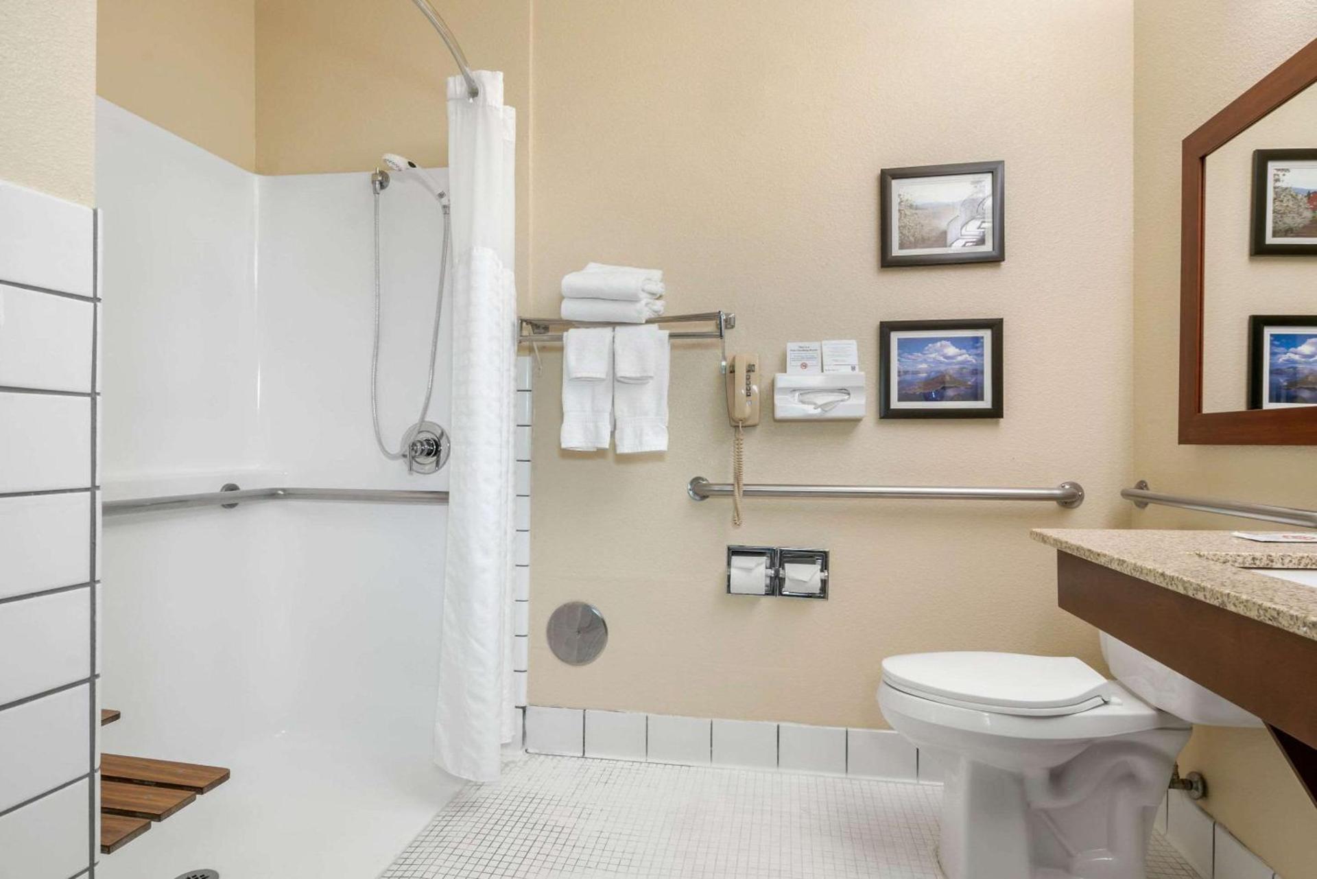 Comfort Inn Medford North photo 5
