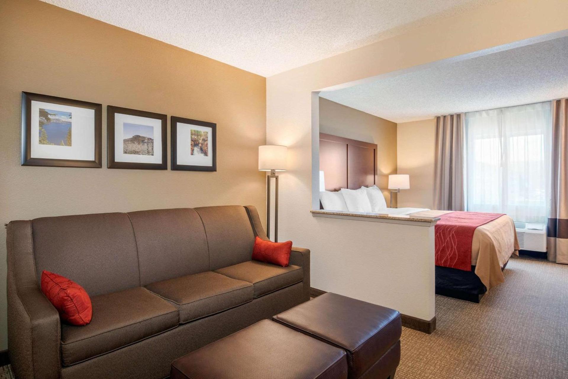 Comfort Inn Medford North photo 8