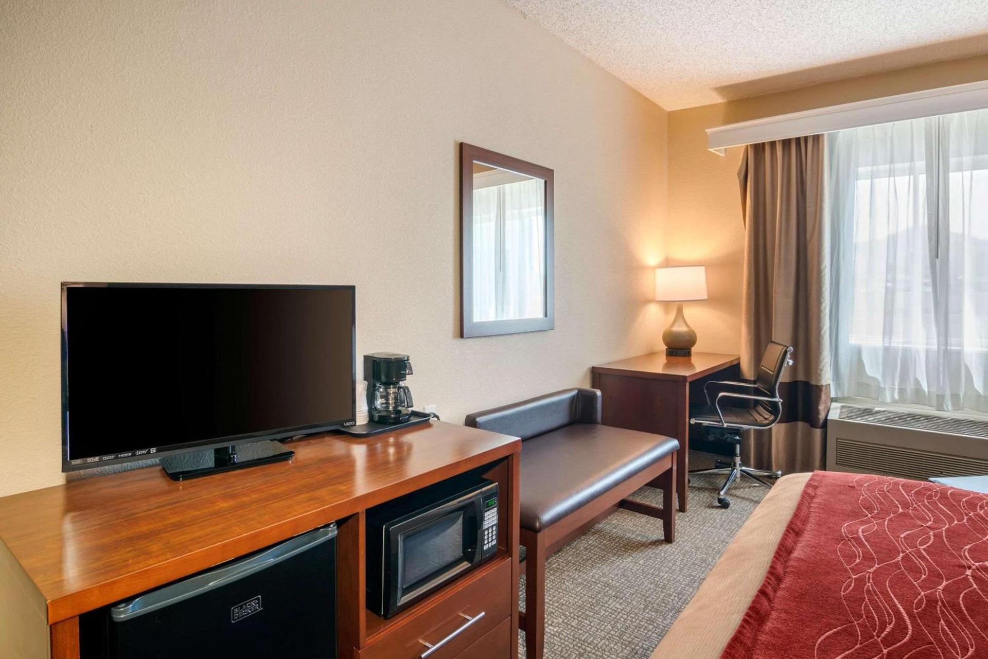 Comfort Inn Medford North photo 9