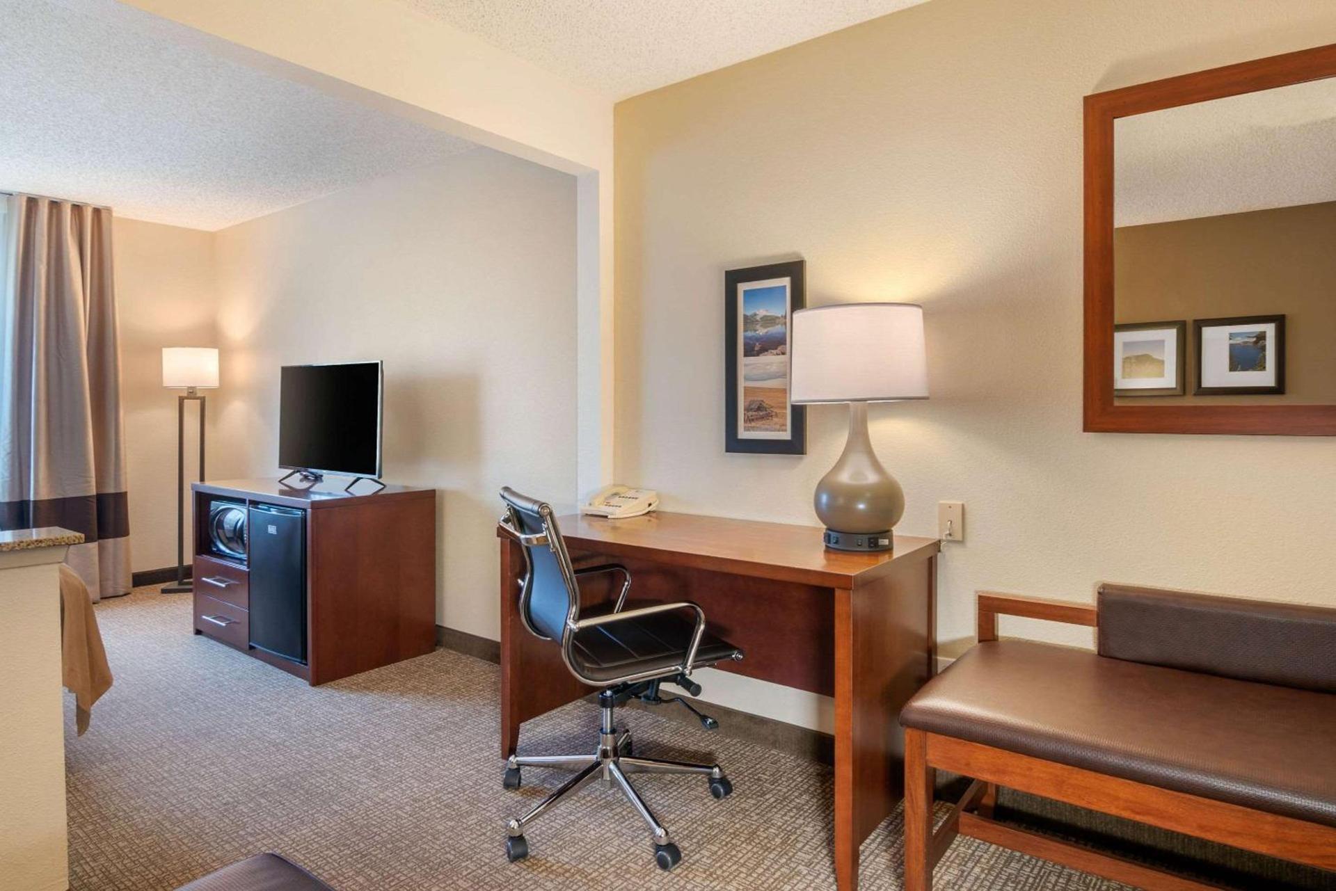 Comfort Inn Medford North photo 16