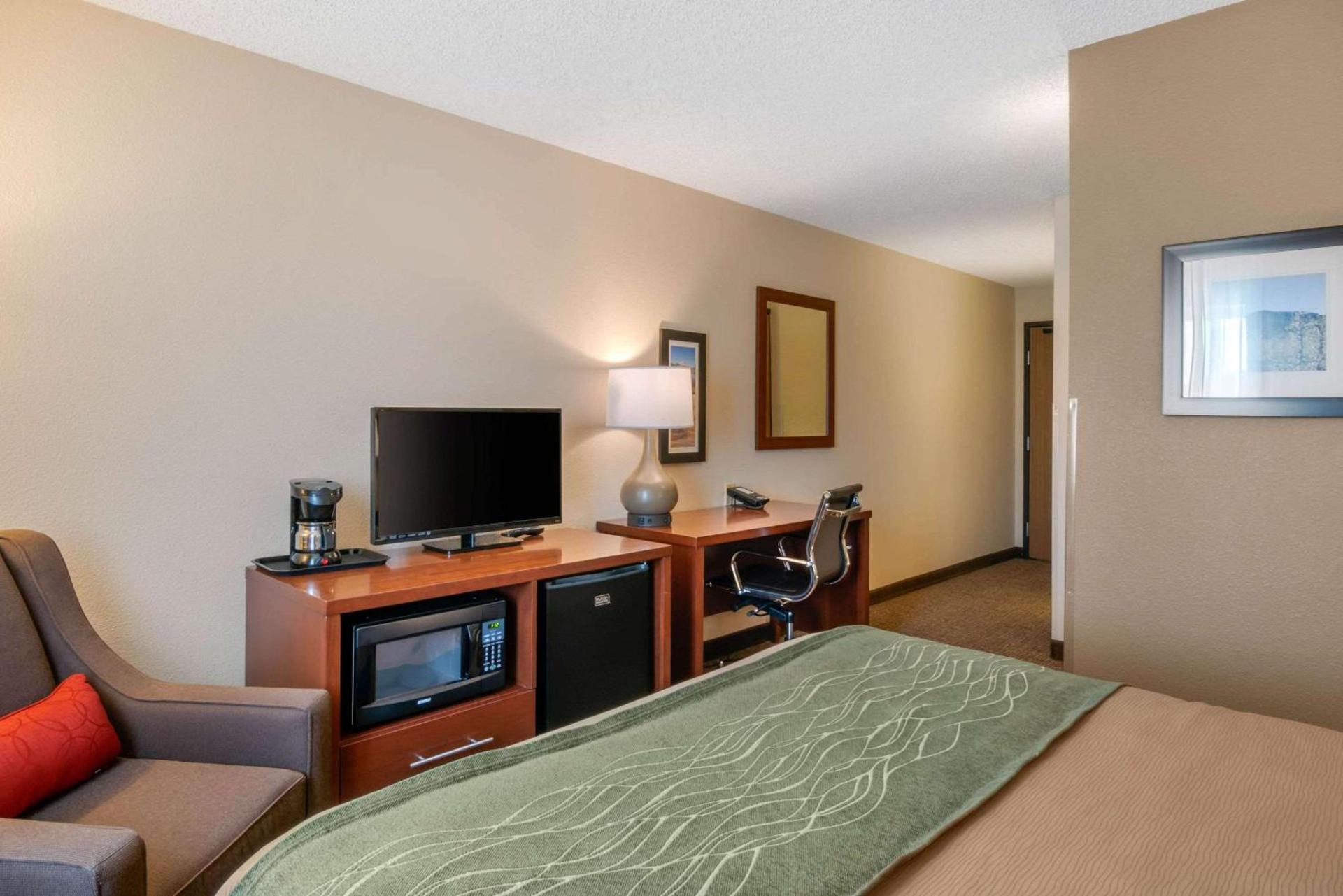 Comfort Inn Medford North photo 18