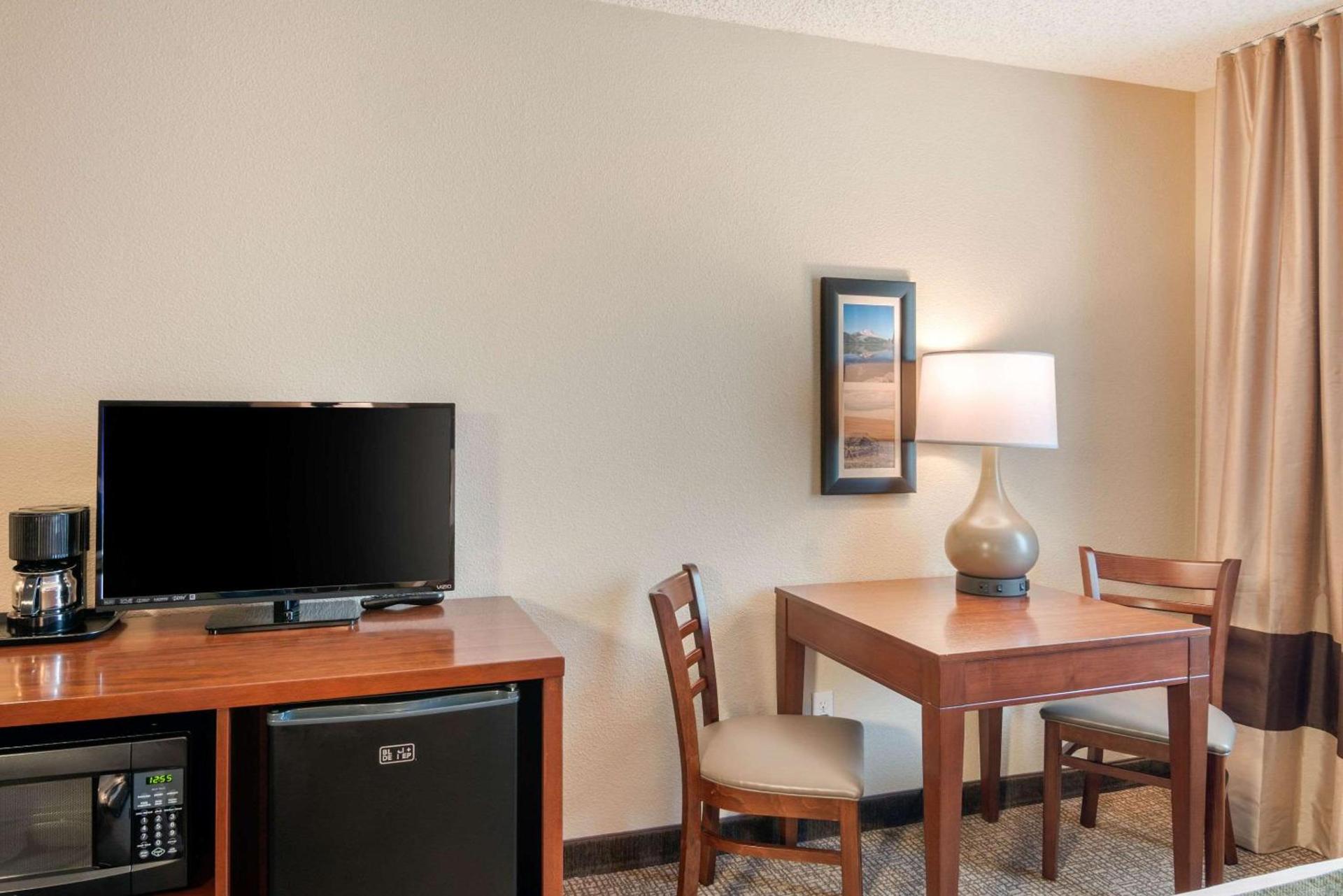Comfort Inn Medford North photo 26