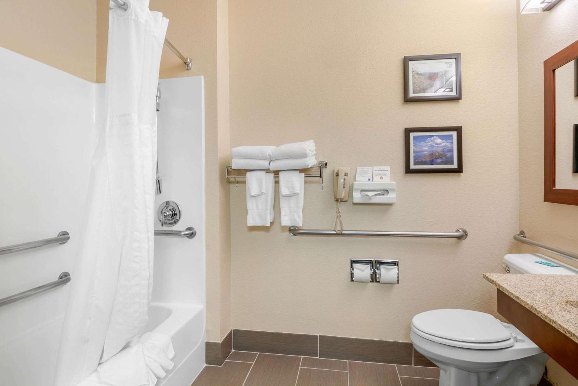 Comfort Inn Medford North photo 24