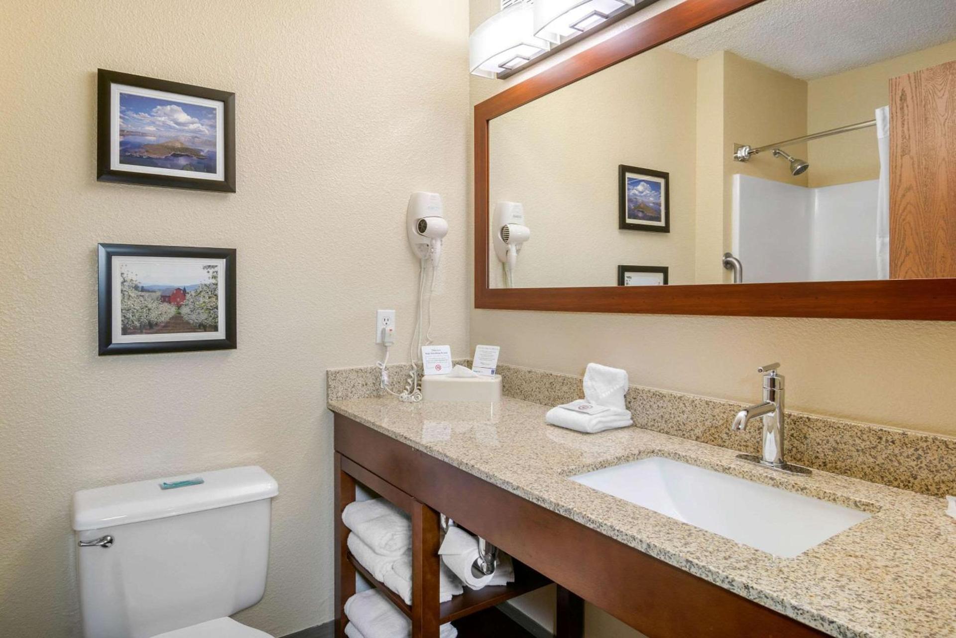 Comfort Inn Medford North photo 21