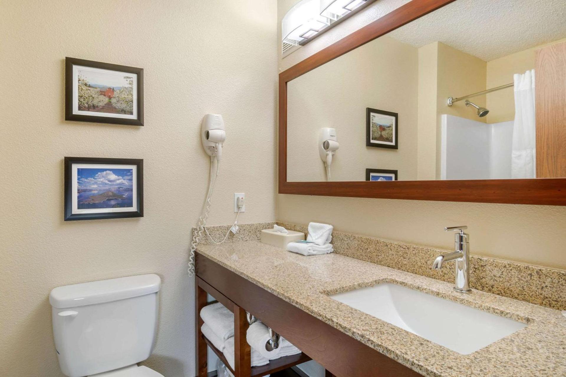 Comfort Inn Medford North photo 20