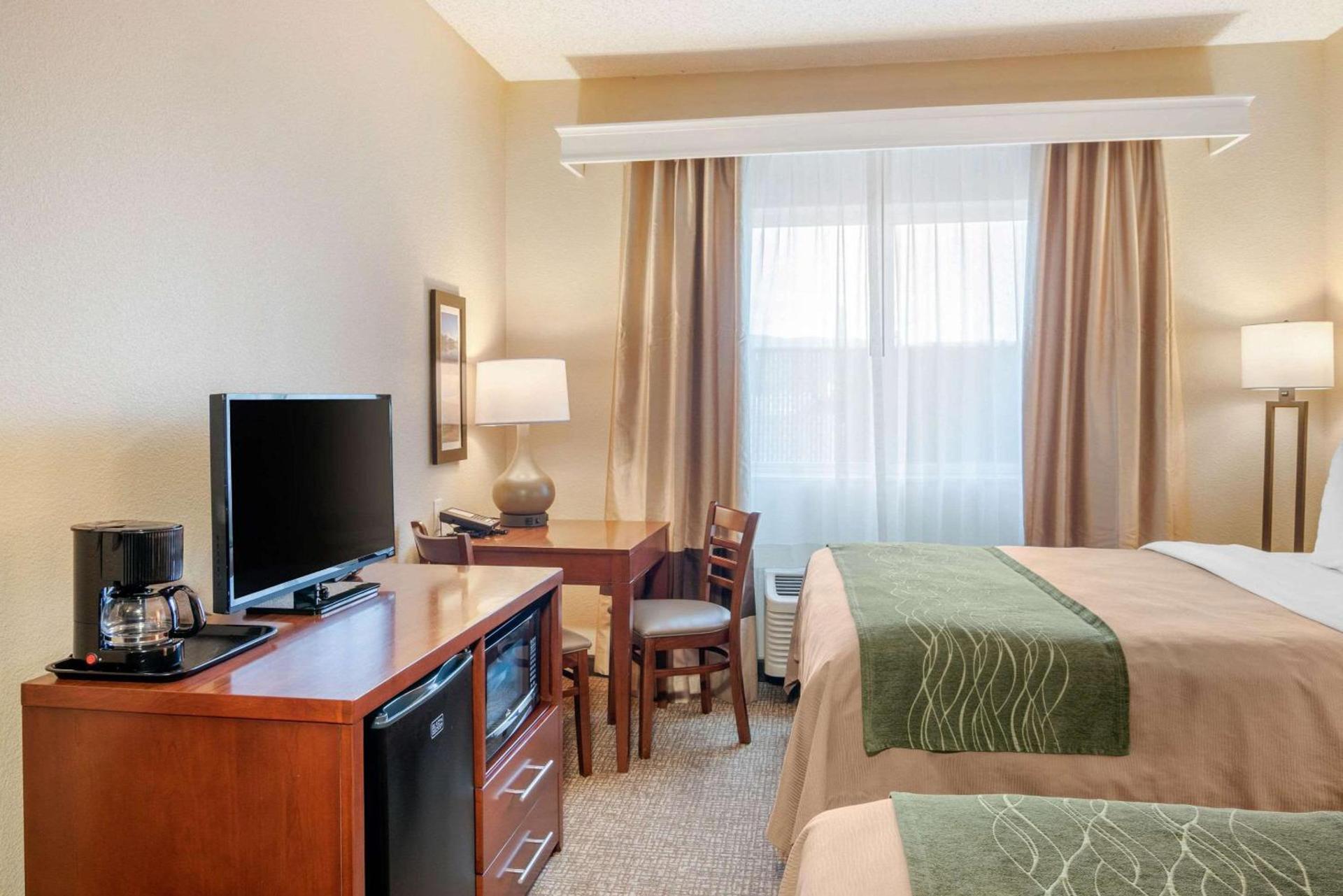 Comfort Inn Medford North photo 14