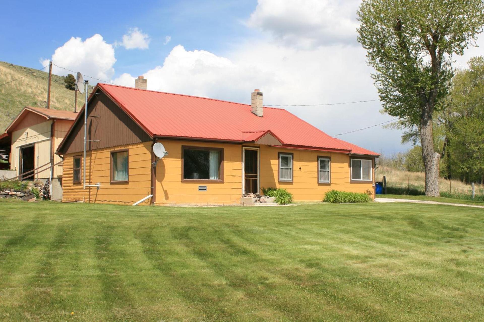 Sportsman Lodge Melrose MT photo 3